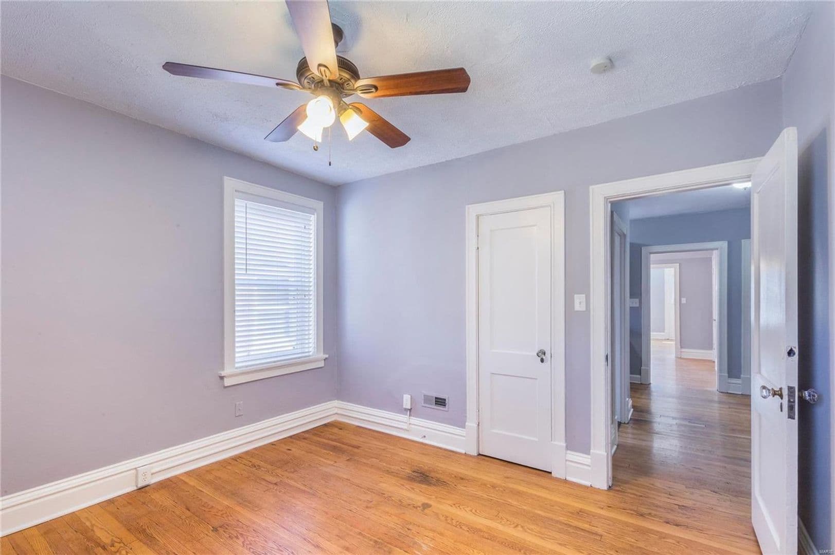 St Louis Apartment: 4919-4921 Lindenwood Ave