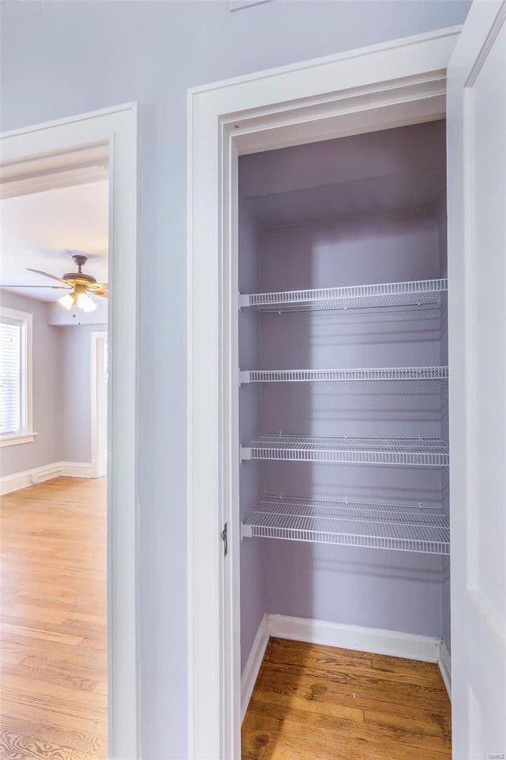 St Louis Apartment: 4919-4921 Lindenwood Ave