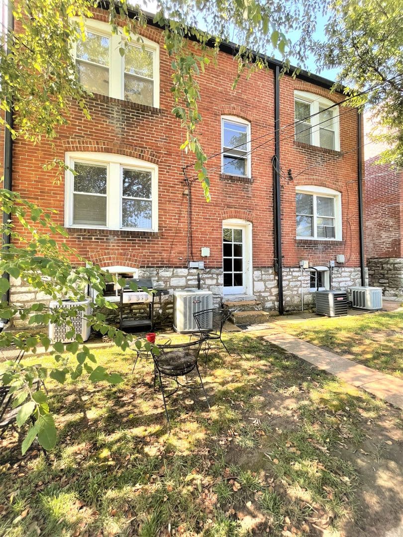 St Louis Apartment: 6431-6433 Alamo