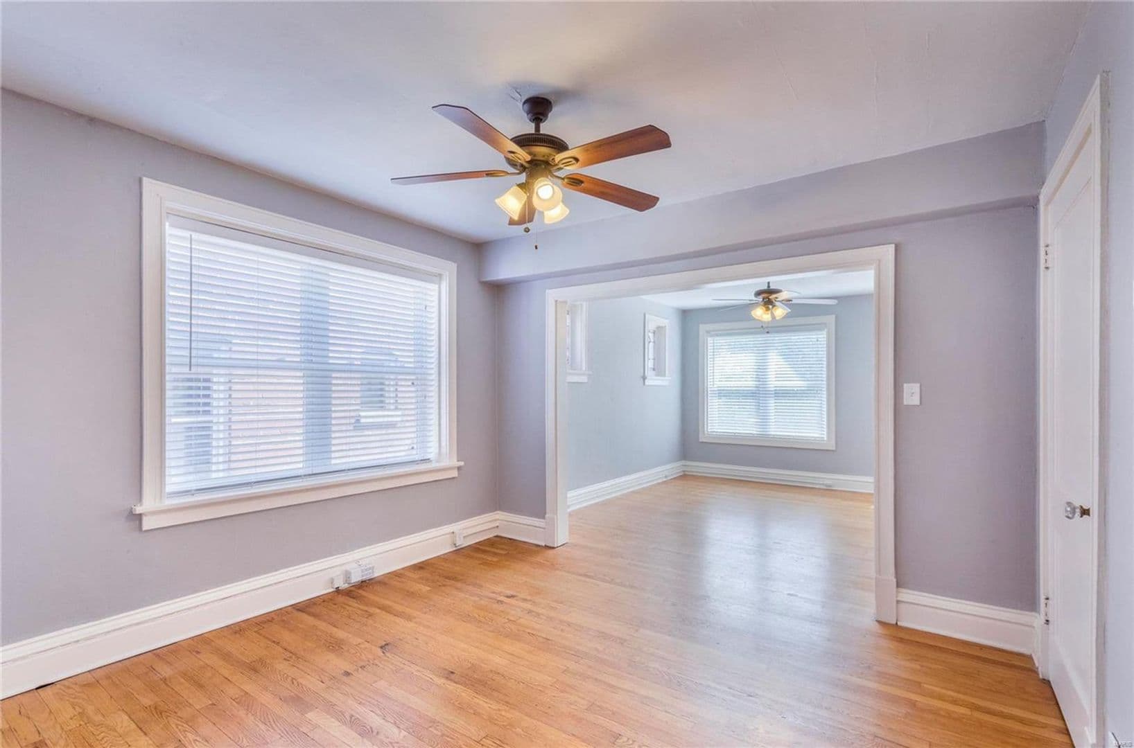 St Louis Apartment: 4919-4921 Lindenwood Ave