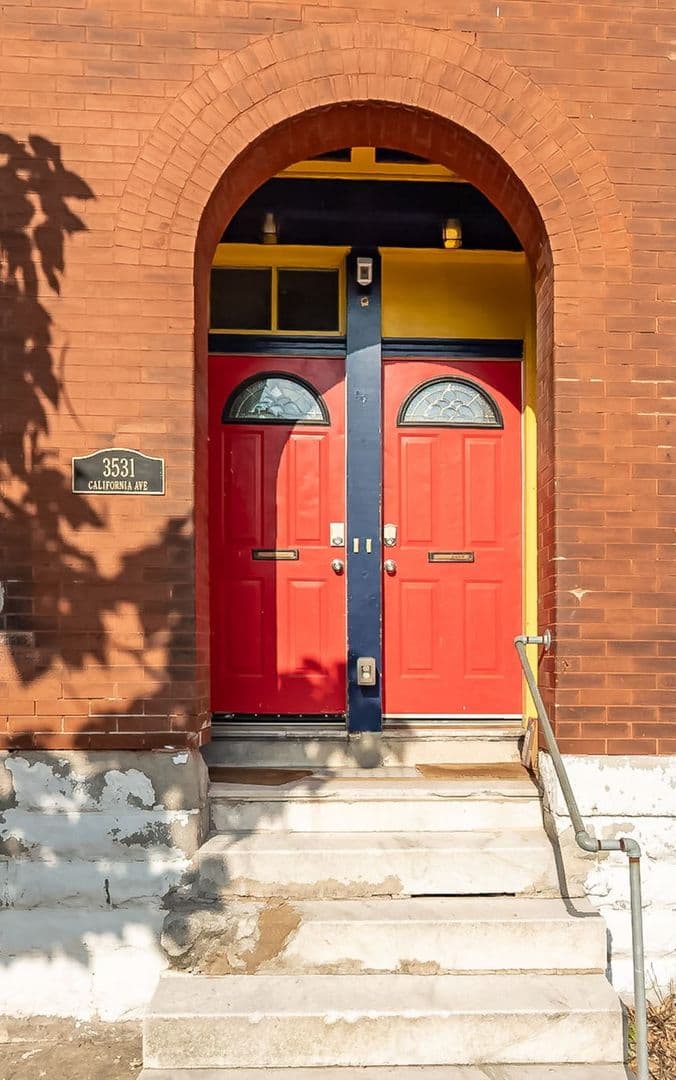 St Louis Apartment: 3531 California