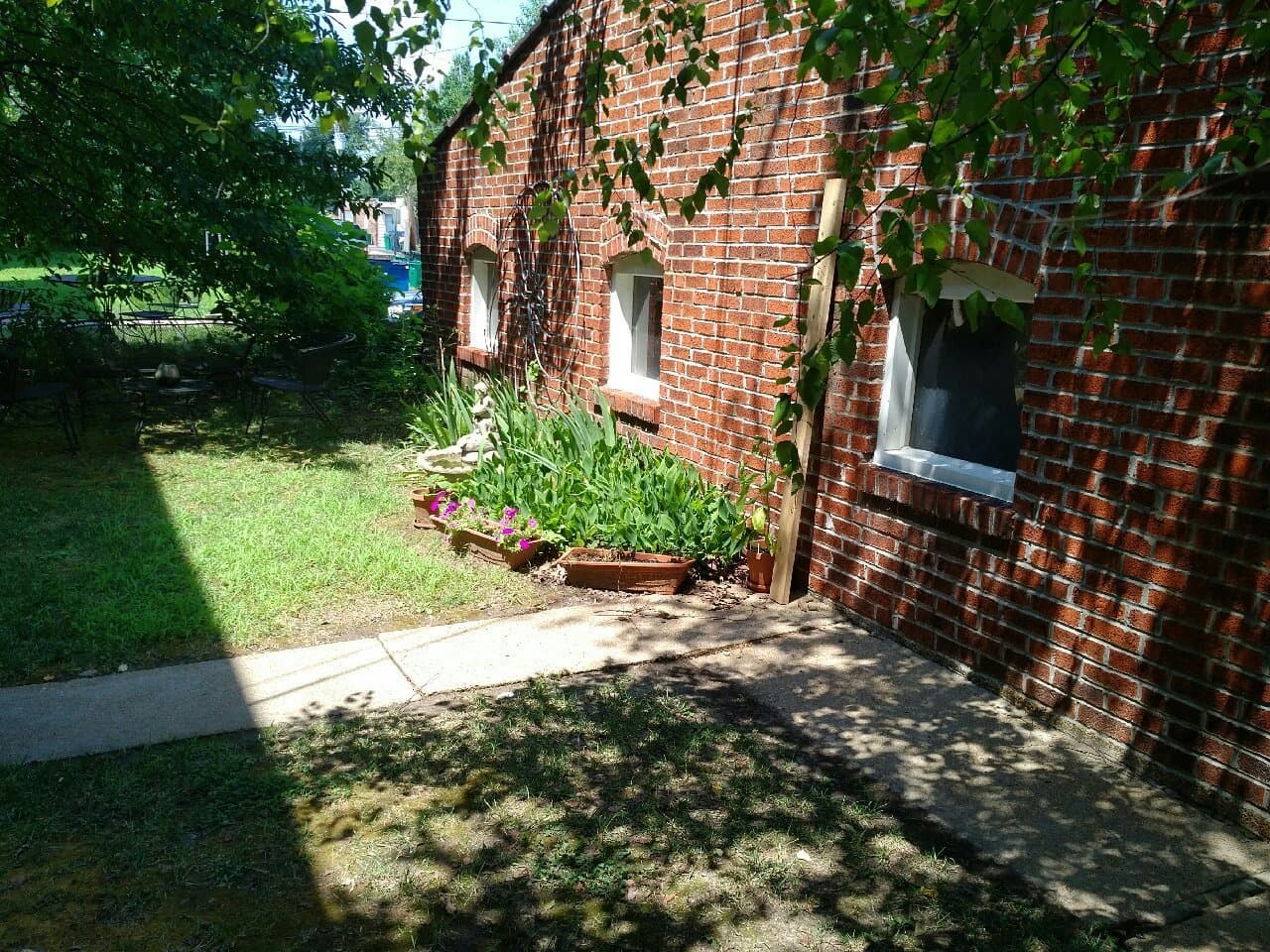 St Louis Apartment: 6431-6433 Alamo