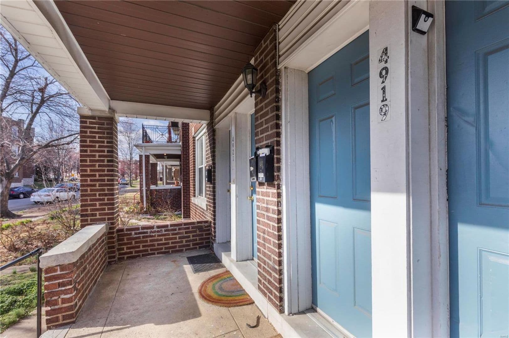 St Louis Apartment: 4919-4921 Lindenwood Ave