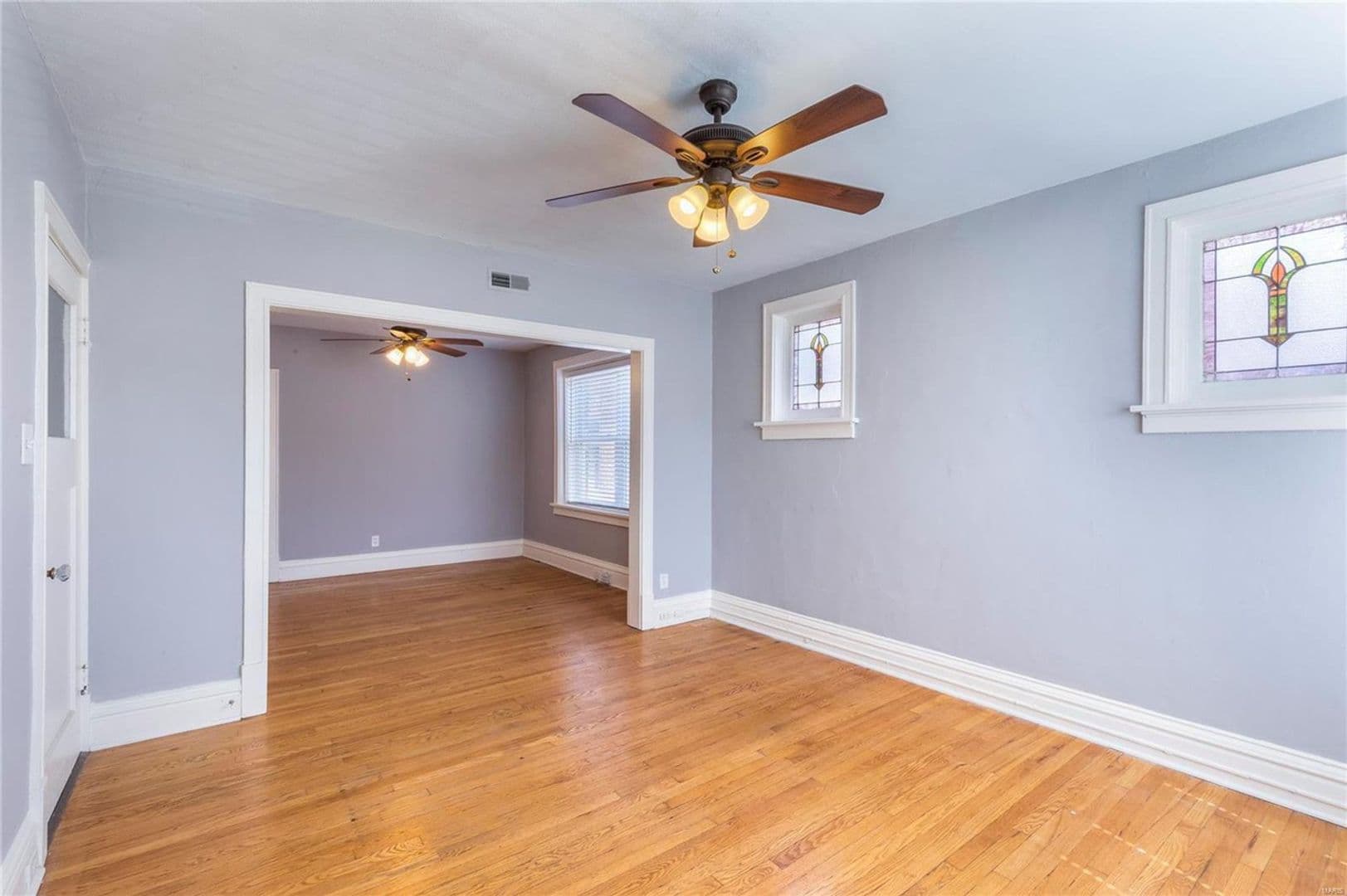 St Louis Apartment: 4919-4921 Lindenwood Ave