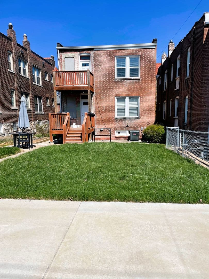 St Louis Apartment: 6518 Berthold