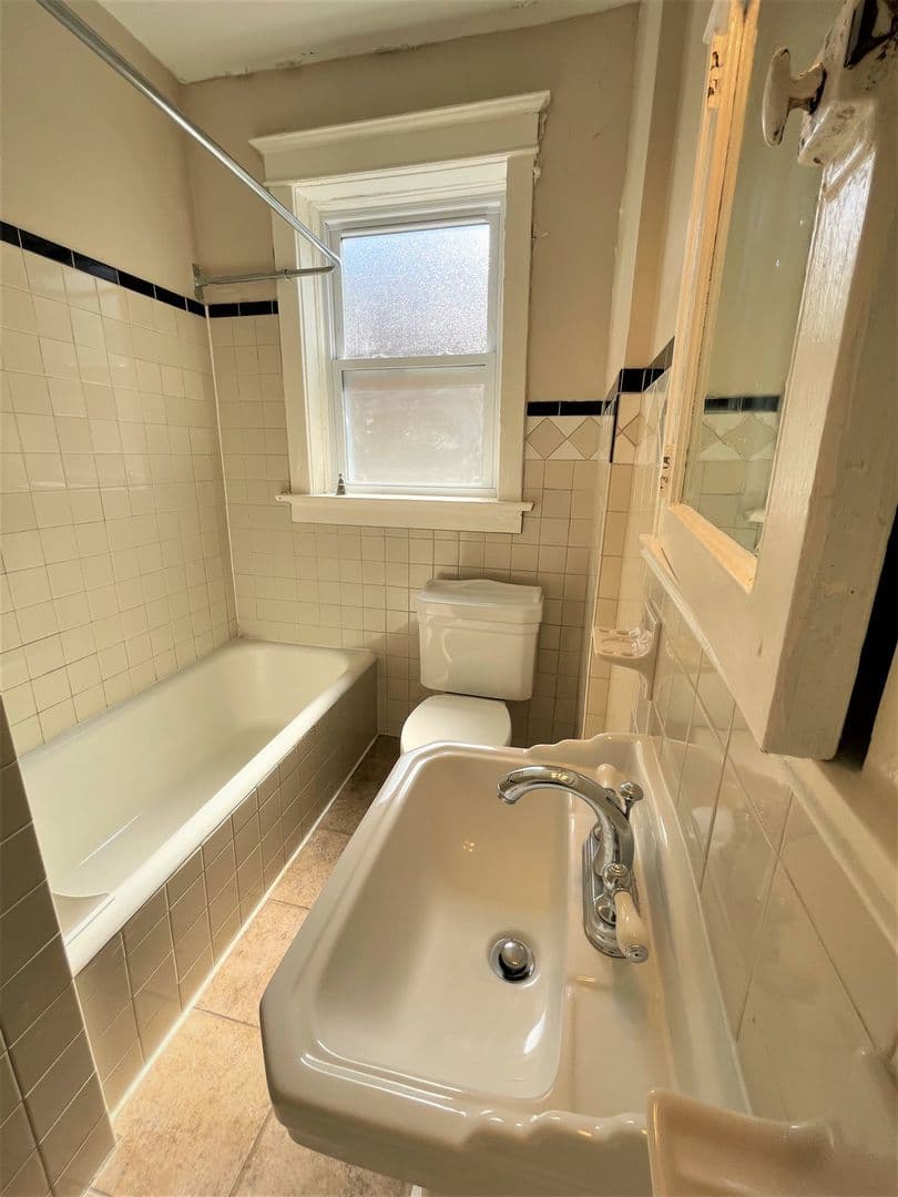 St Louis Apartment: 6431-6433 Alamo
