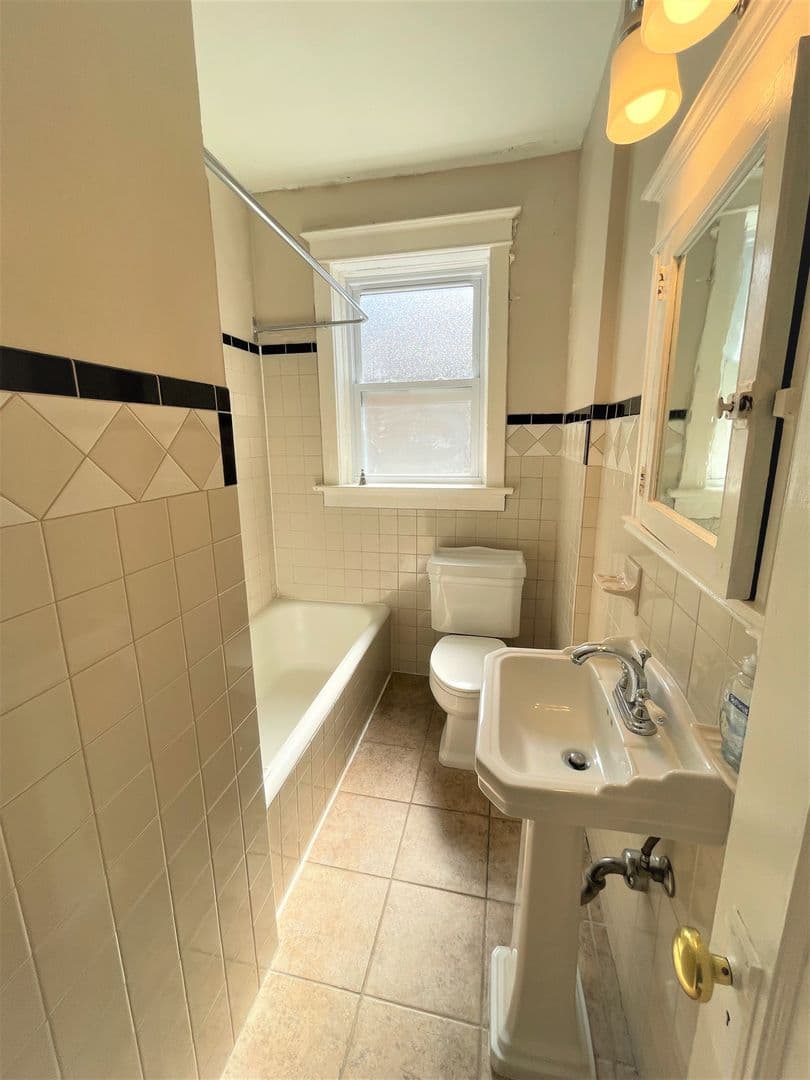 St Louis Apartment: 6431-6433 Alamo
