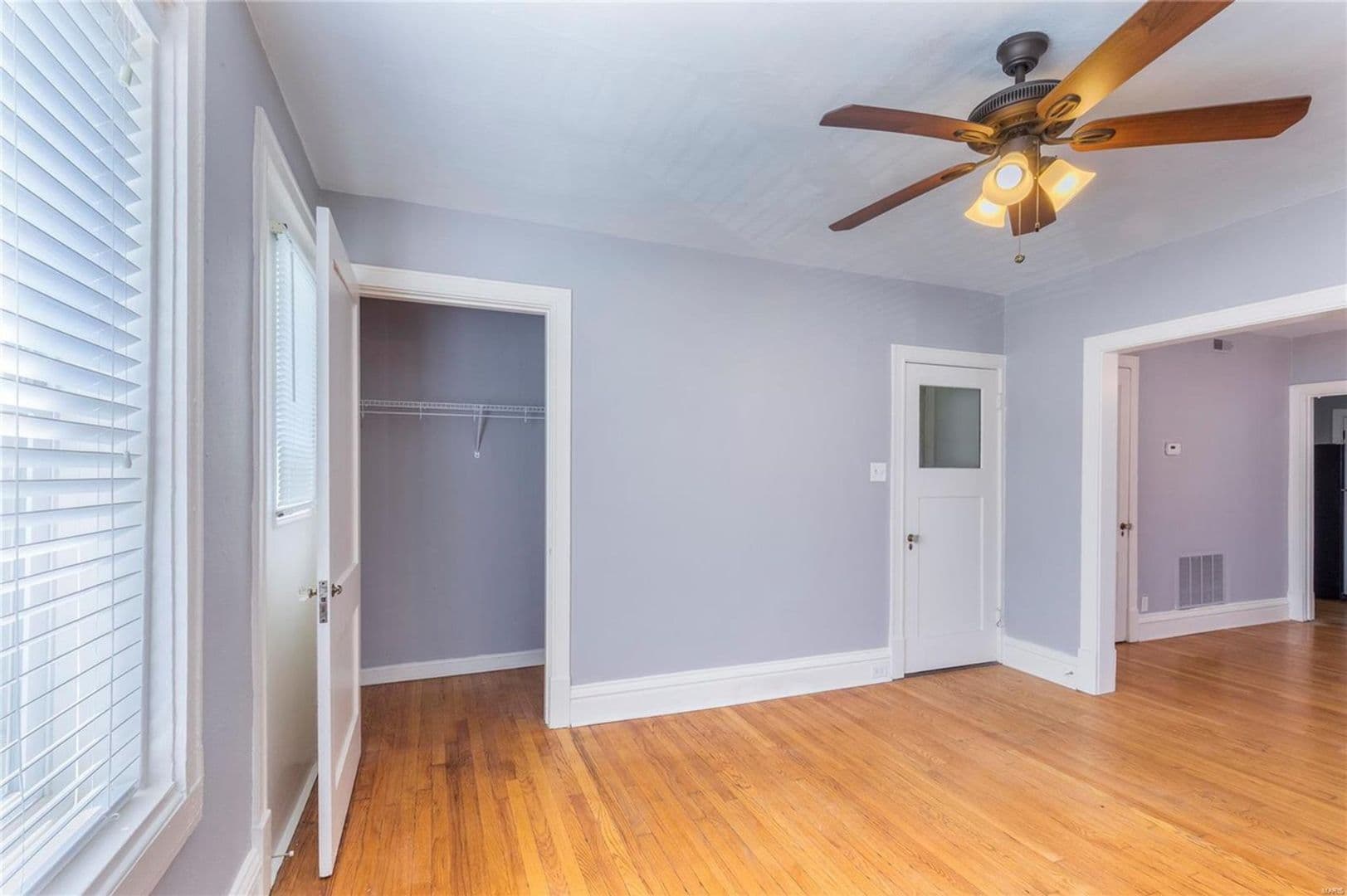 St Louis Apartment: 4919-4921 Lindenwood Ave