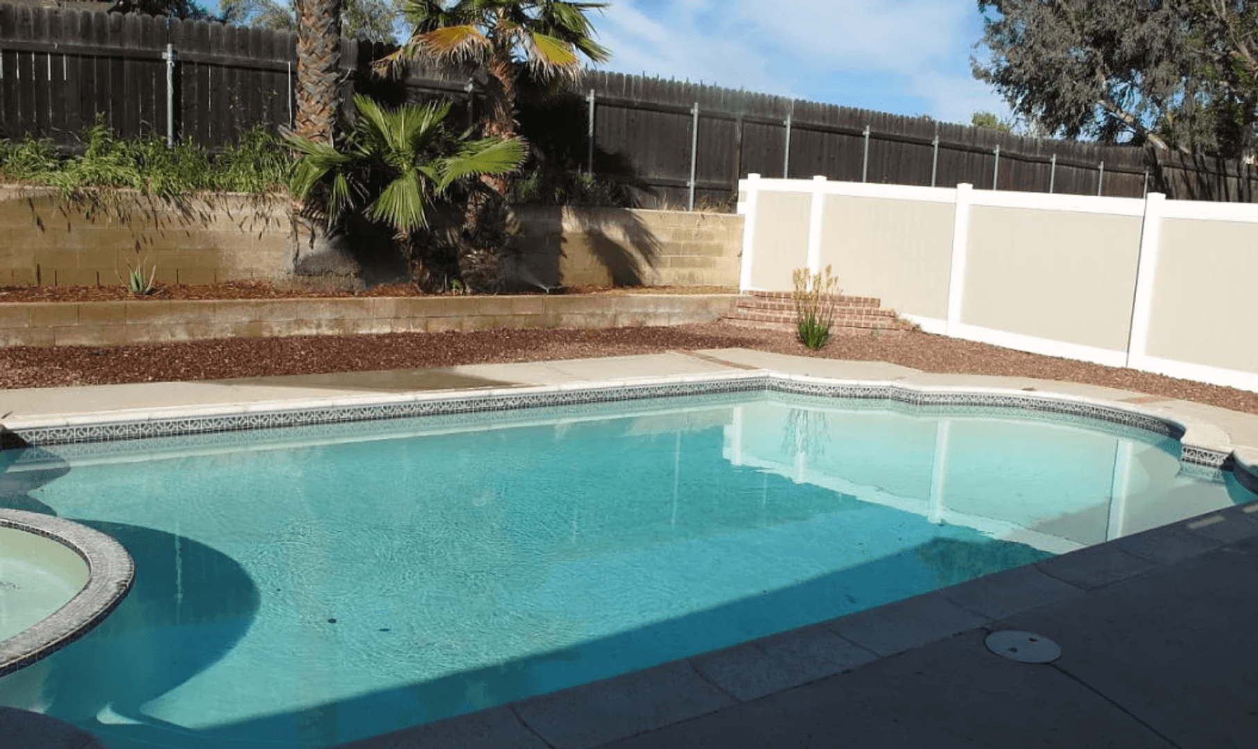 Corona House: 1412 Evergreen Ln