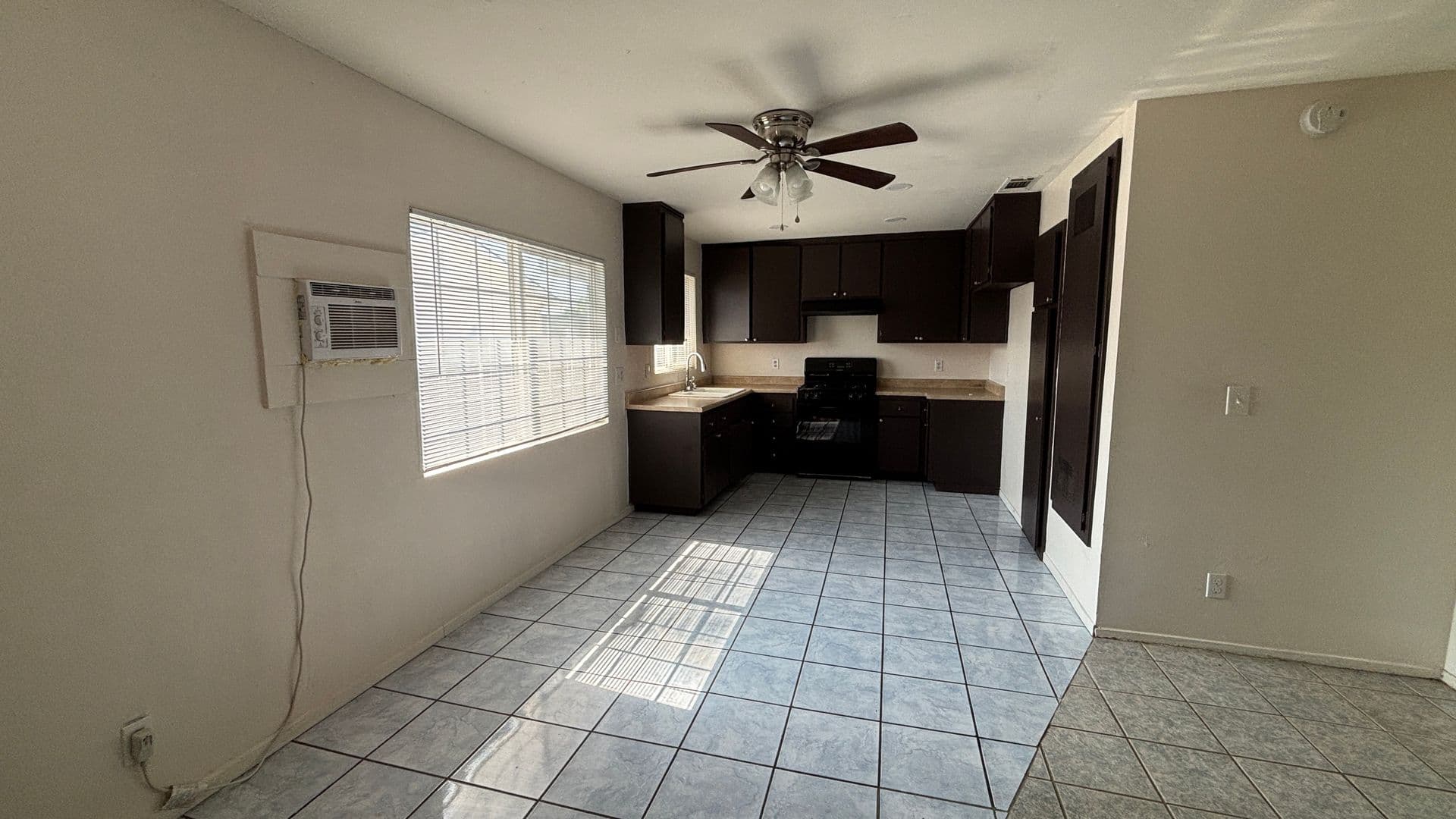 San Jacinto Apartment: 466-70 W. 5th St