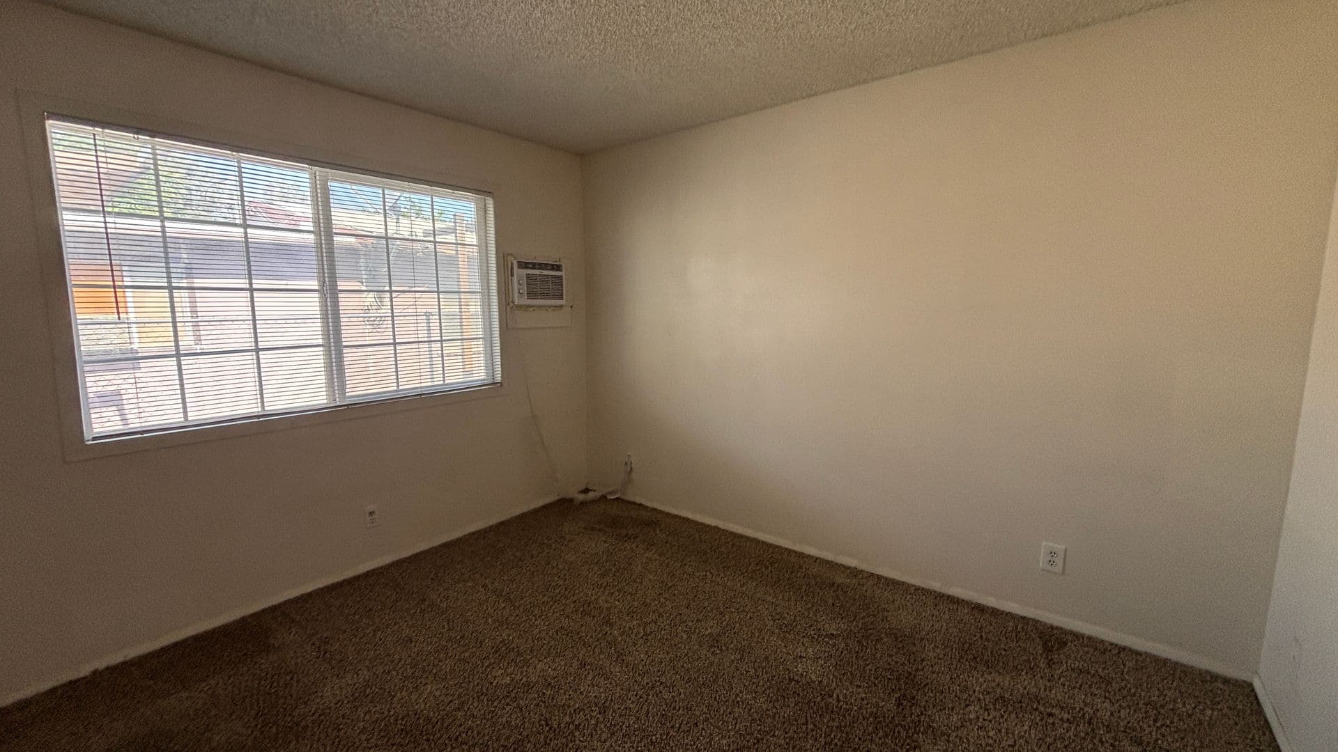 San Jacinto Apartment: 466-70 W. 5th St