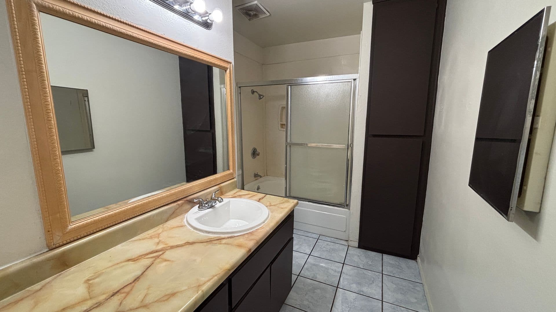 San Jacinto Apartment: 466-70 W. 5th St