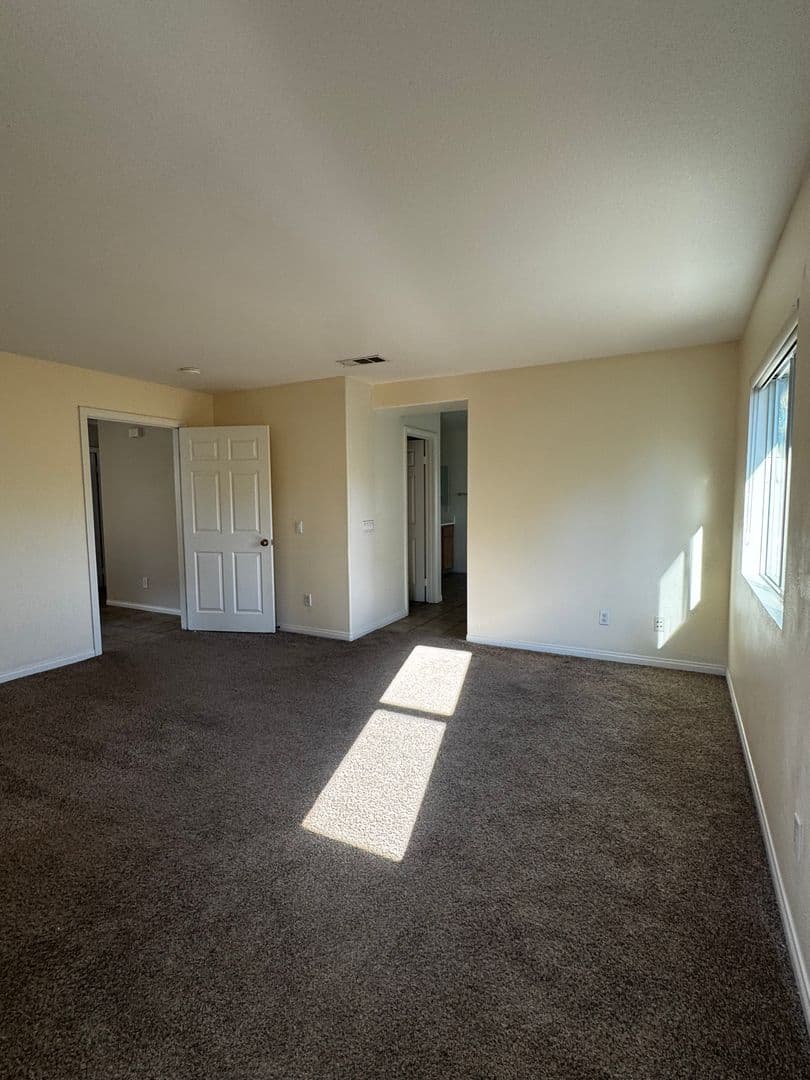 Corona House: 11408 Magnolia St