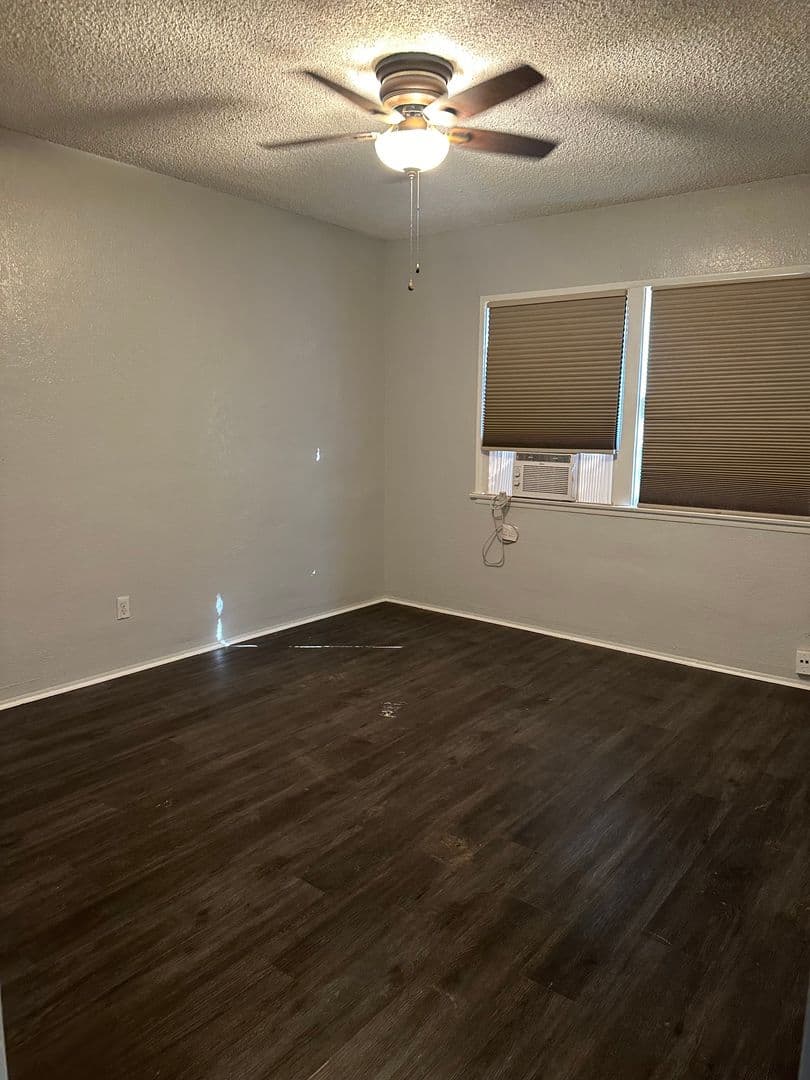 Riverside Apartment: 5837-39 Picker St