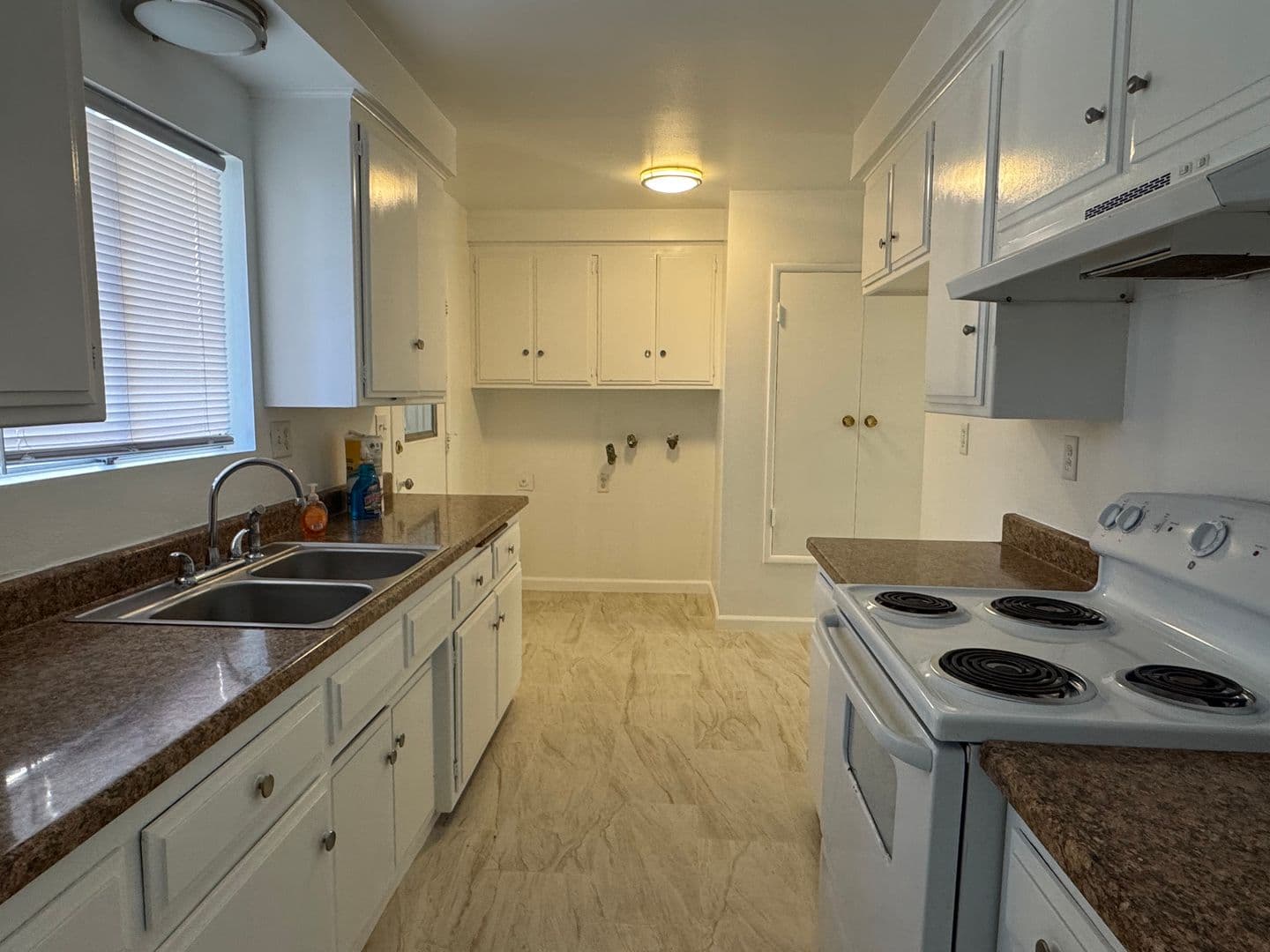 Hemet Apartment: 41650-52 Marine Dr