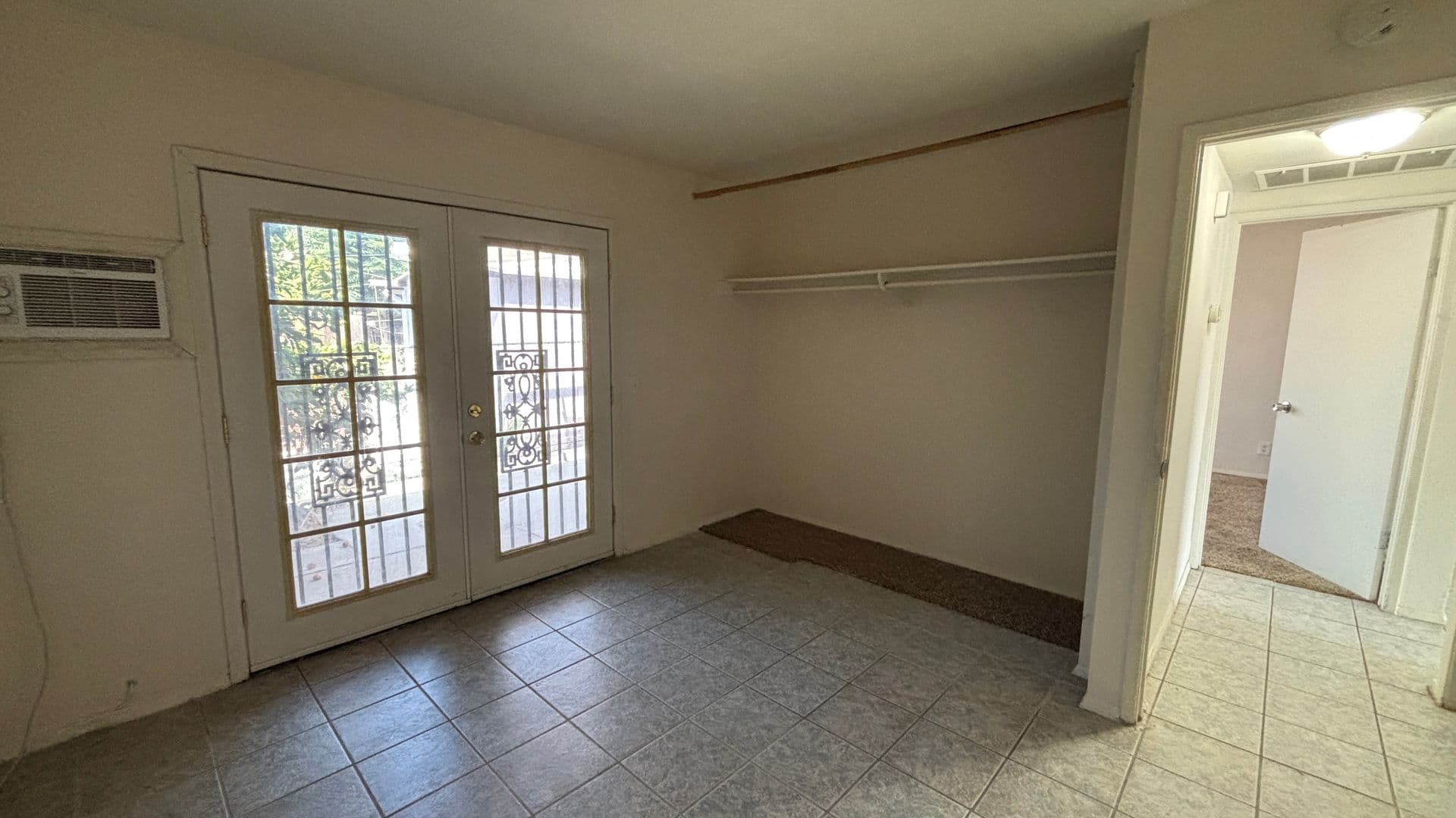 San Jacinto Apartment: 466-70 W. 5th St