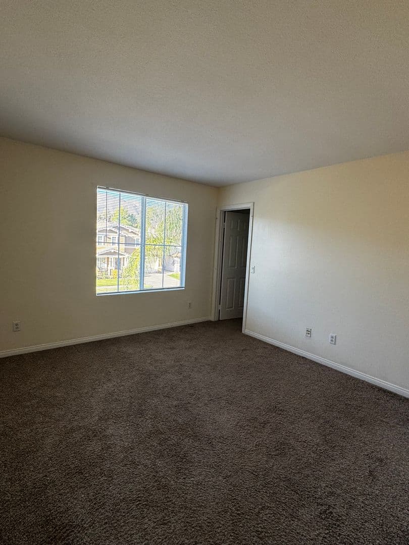 Corona House: 11408 Magnolia St