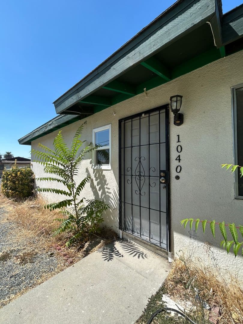Hemet Apartment: 690 Lanier St