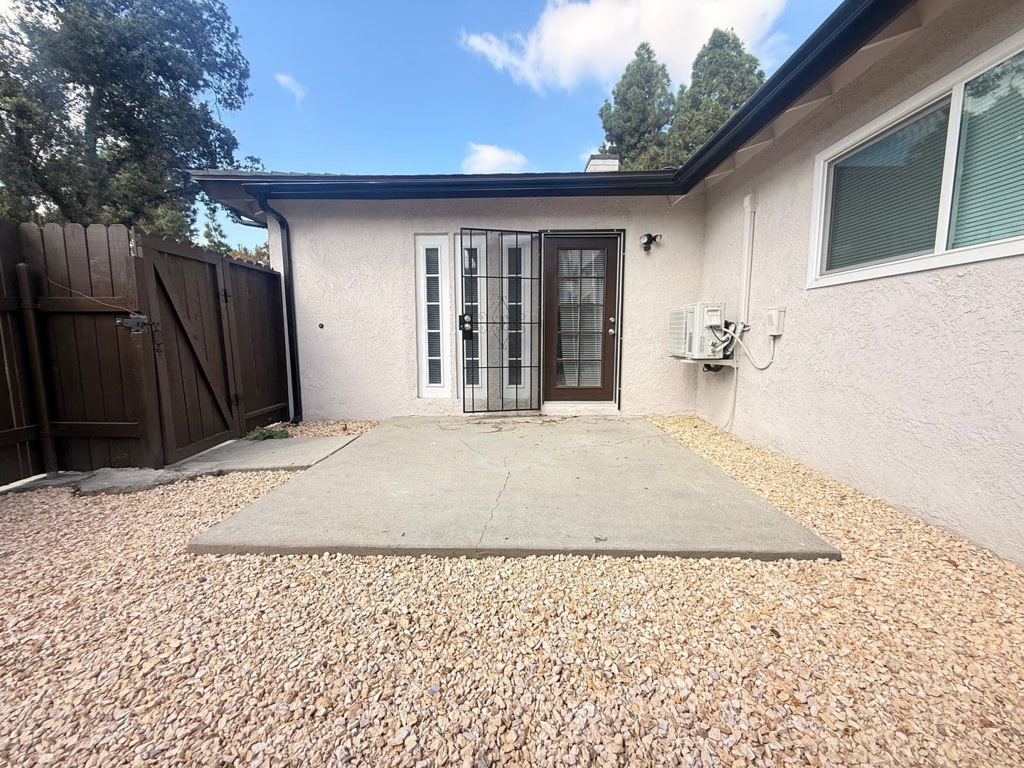 Pomona Apartment: 1994 S Park Avenue
