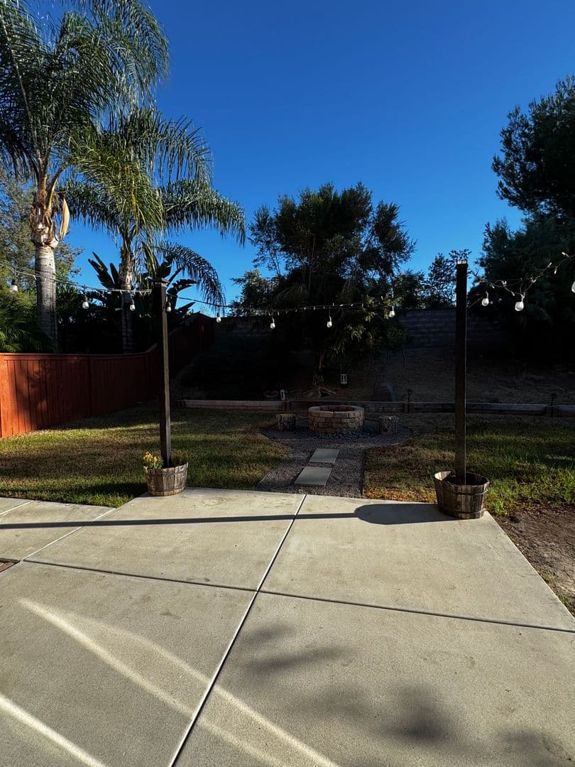 Corona House: 11408 Magnolia St
