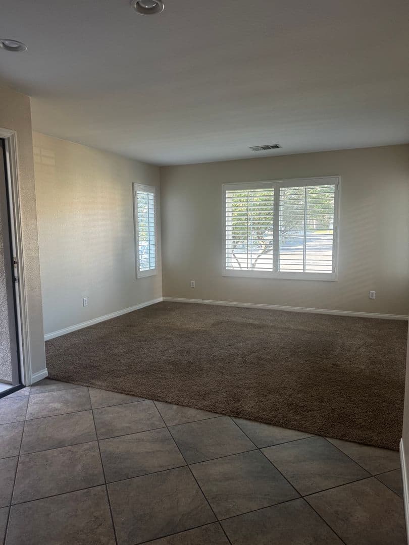 Corona House: 11408 Magnolia St