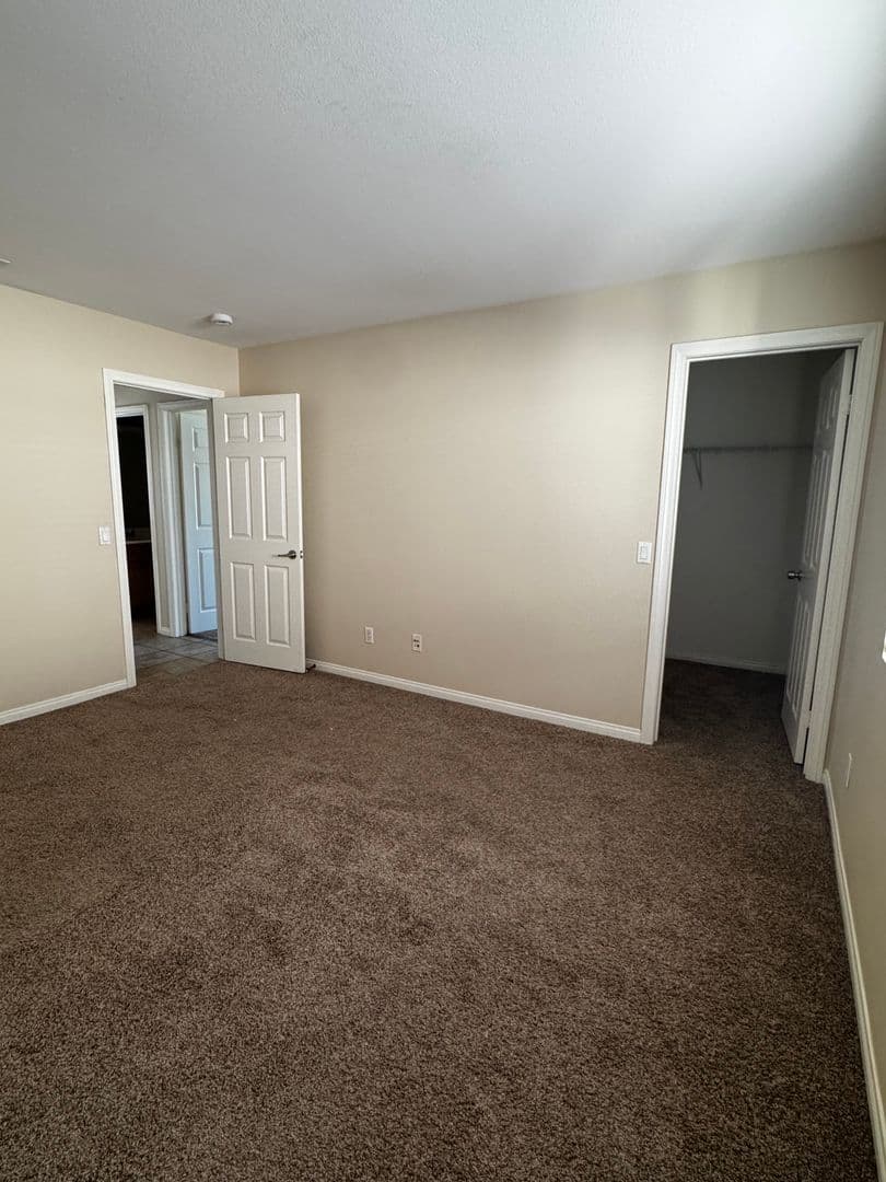 Corona House: 11408 Magnolia St