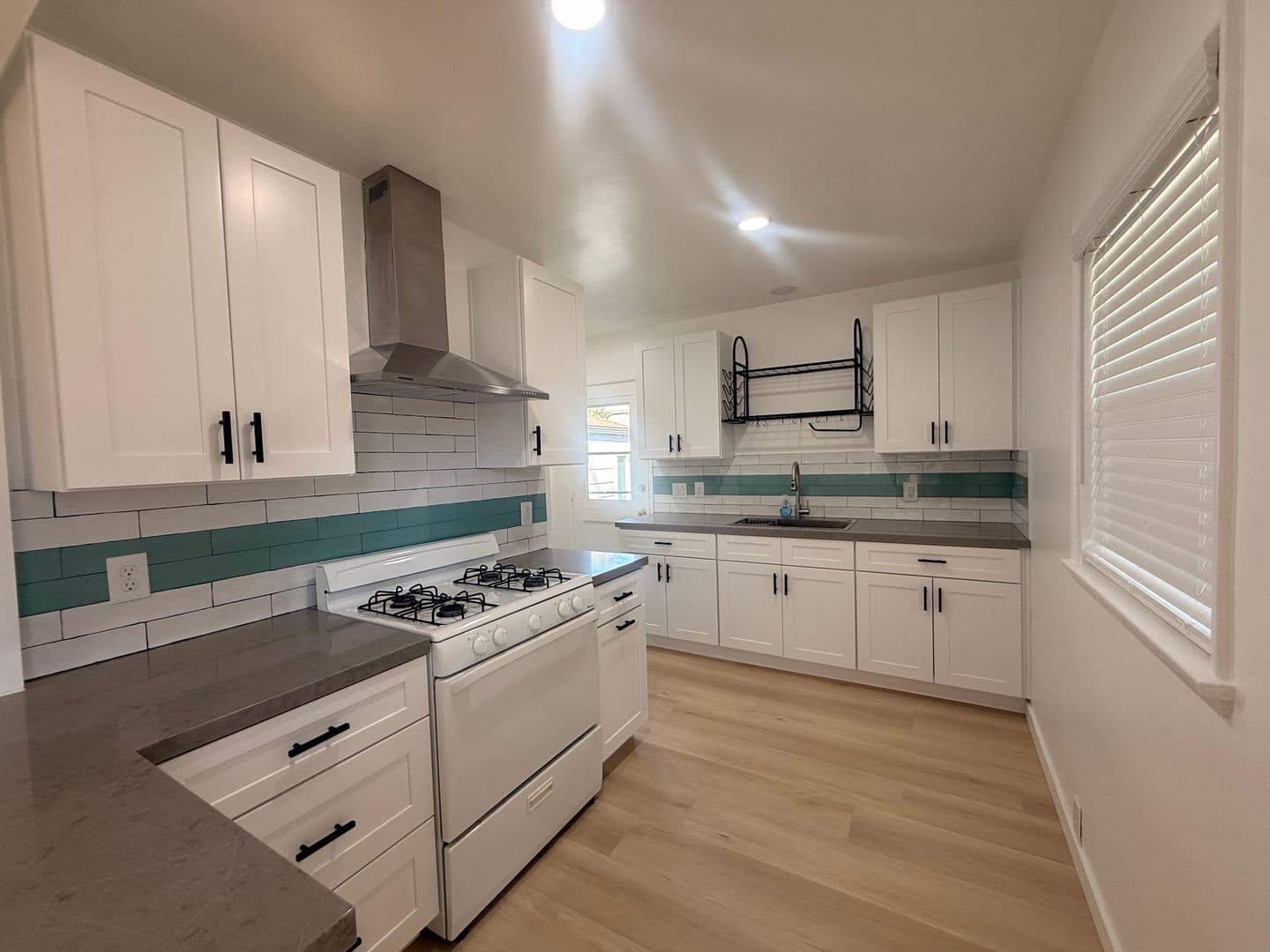 Riverside Apartment: 3191-95 Brockton Ave