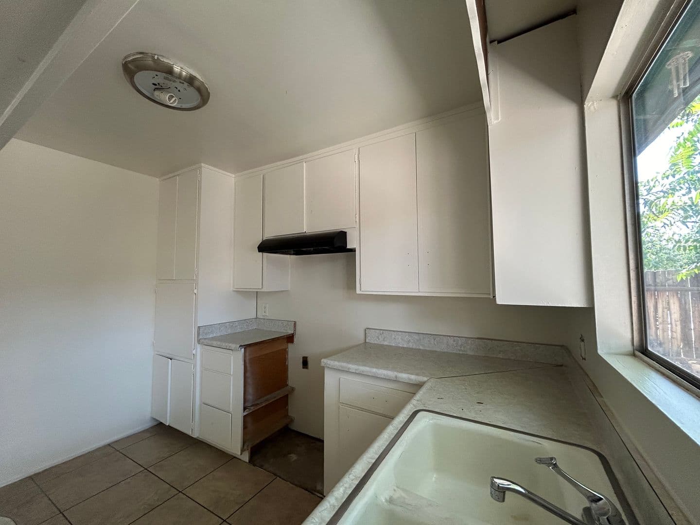 Hemet Apartment: 690 Lanier St