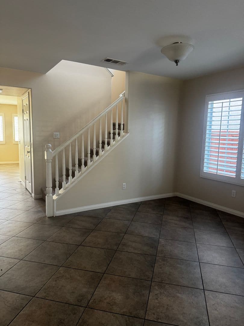 Corona House: 11408 Magnolia St