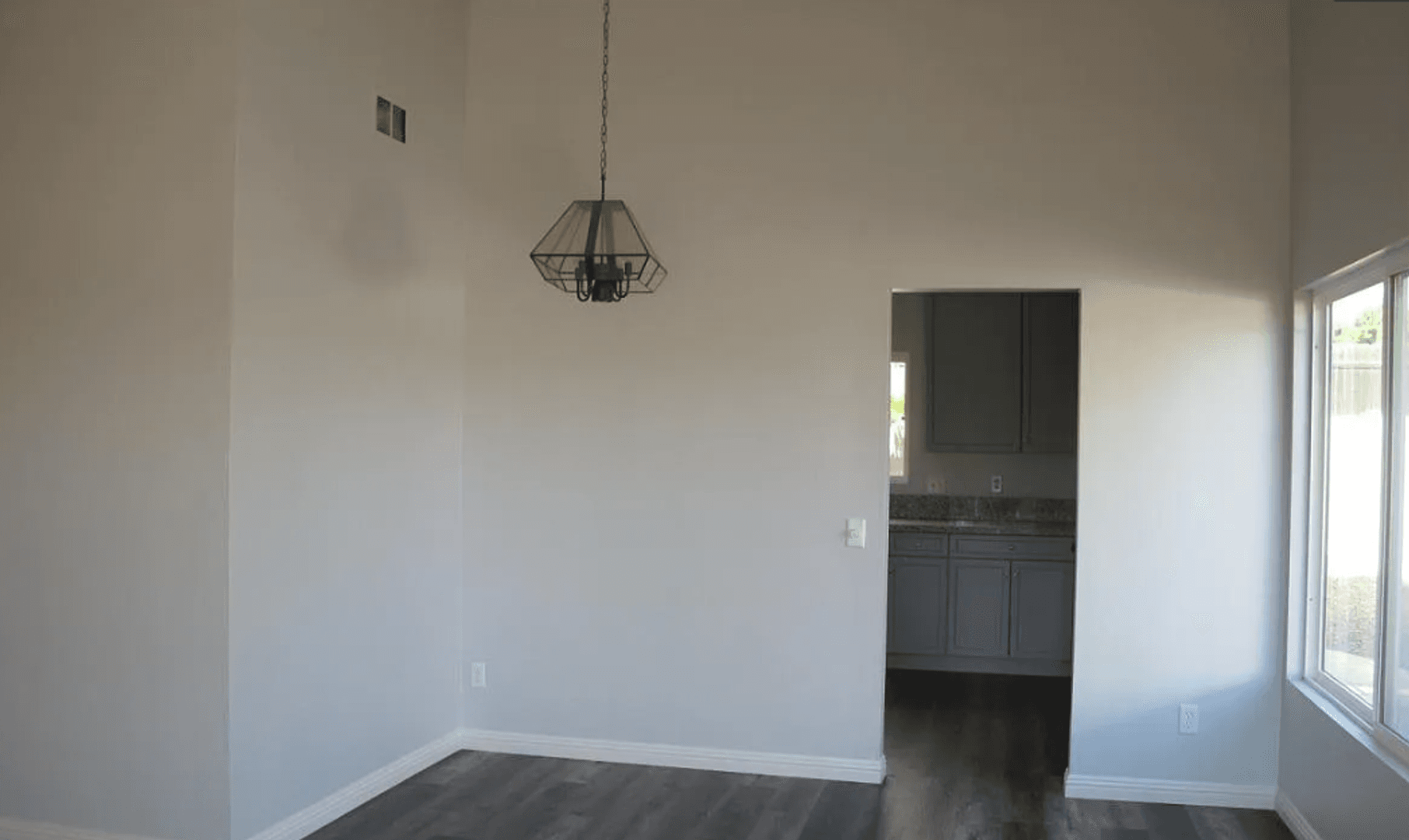 Corona House: 1412 Evergreen Ln