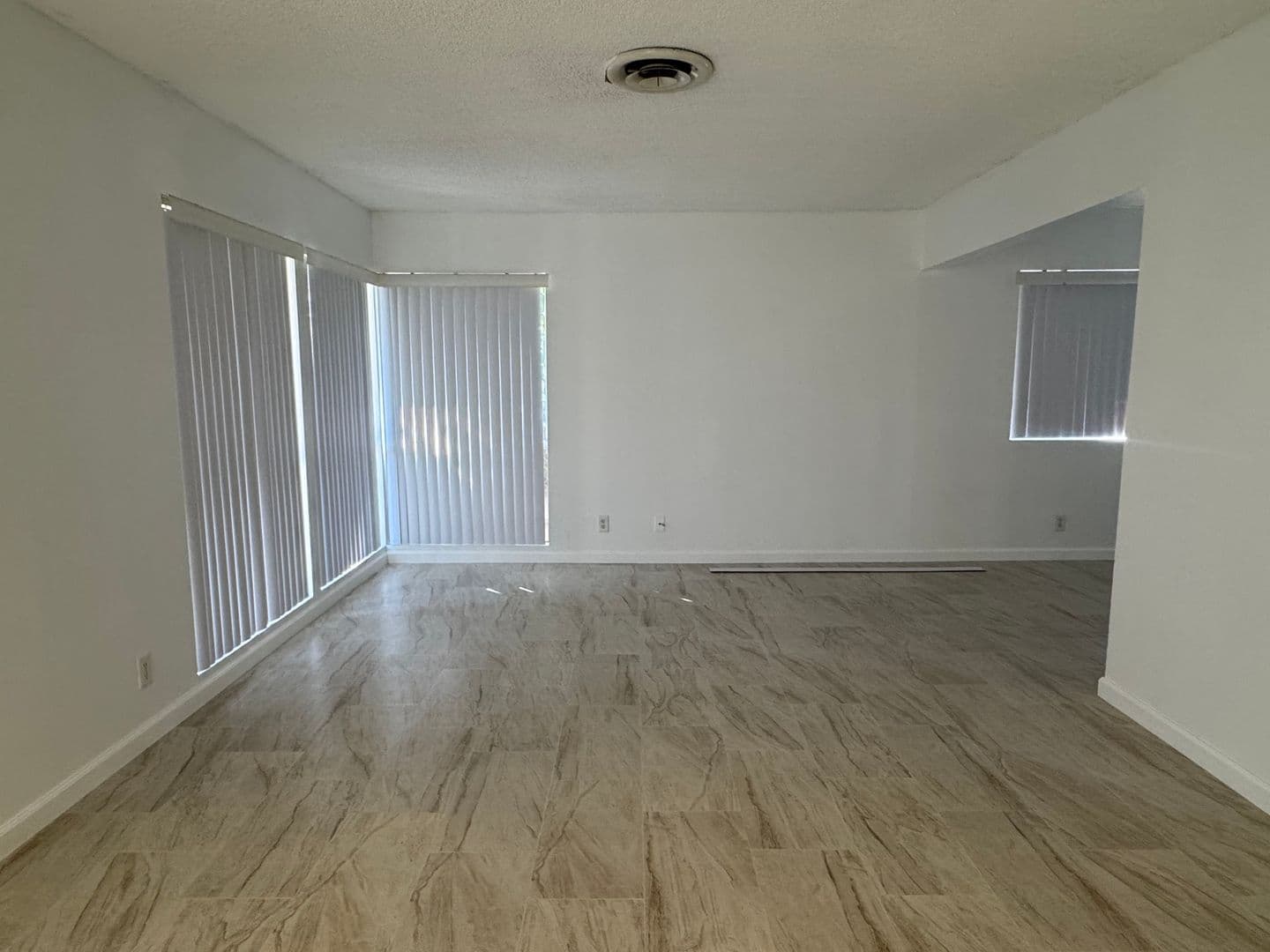 Hemet Apartment: 41650-52 Marine Dr