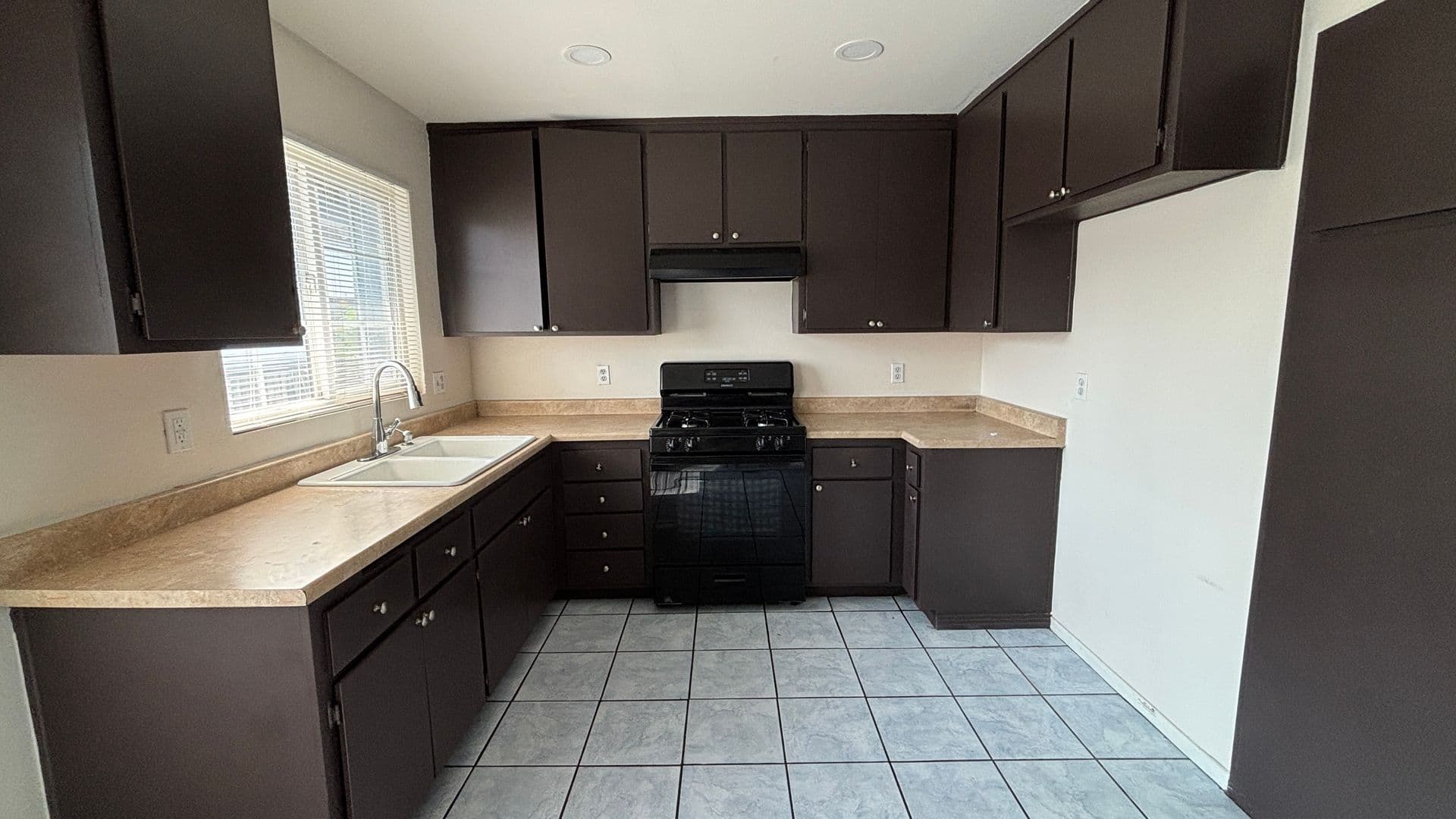San Jacinto Apartment: 466-70 W. 5th St