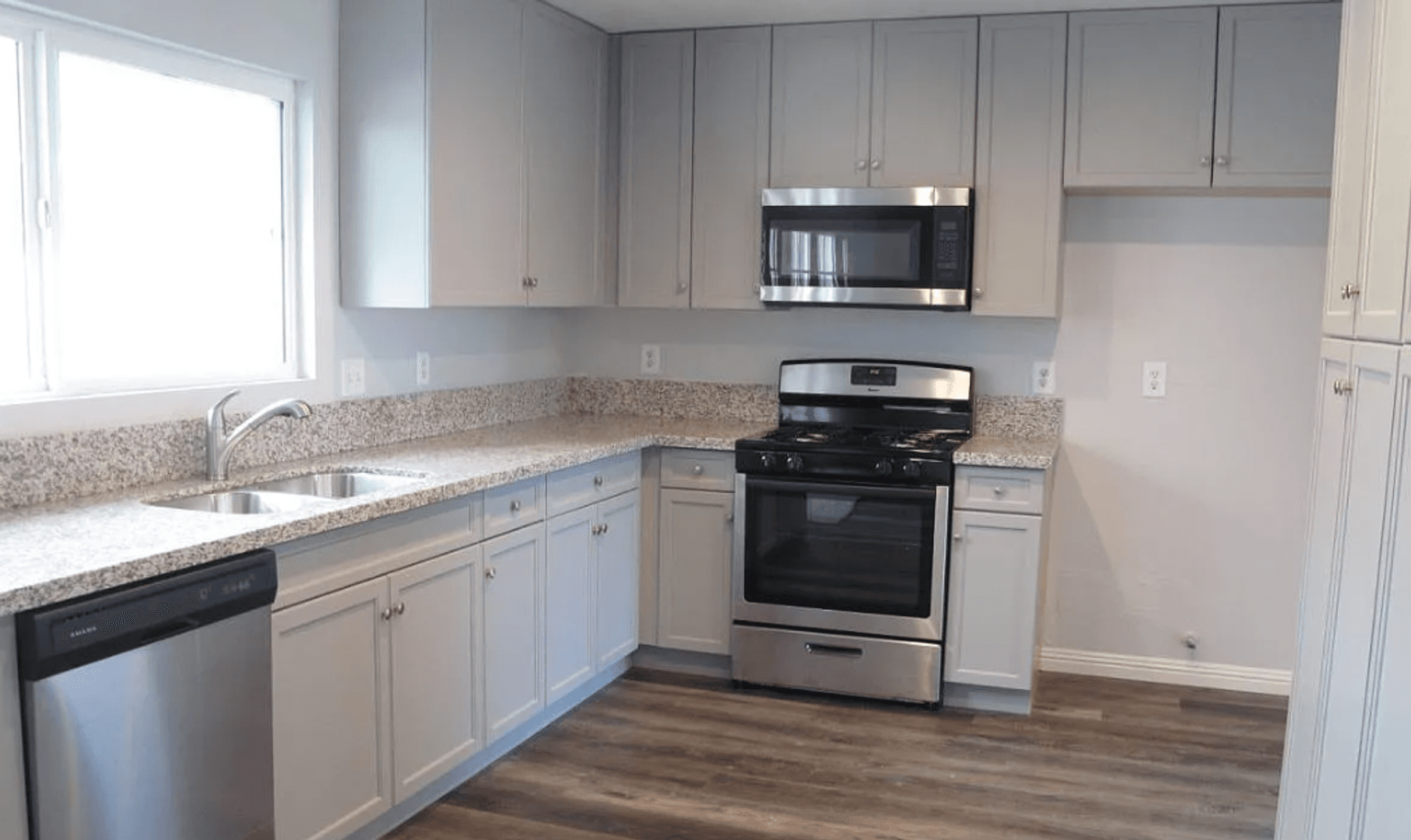 Corona House: 1412 Evergreen Ln