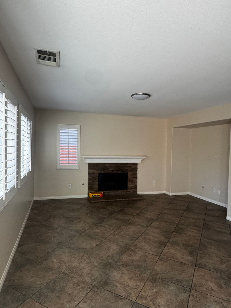 Corona House: 11408 Magnolia St