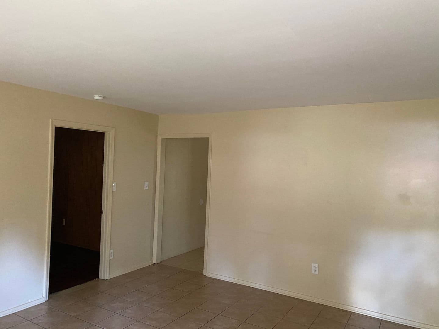 Savannah House: 5806 Fairview Ave