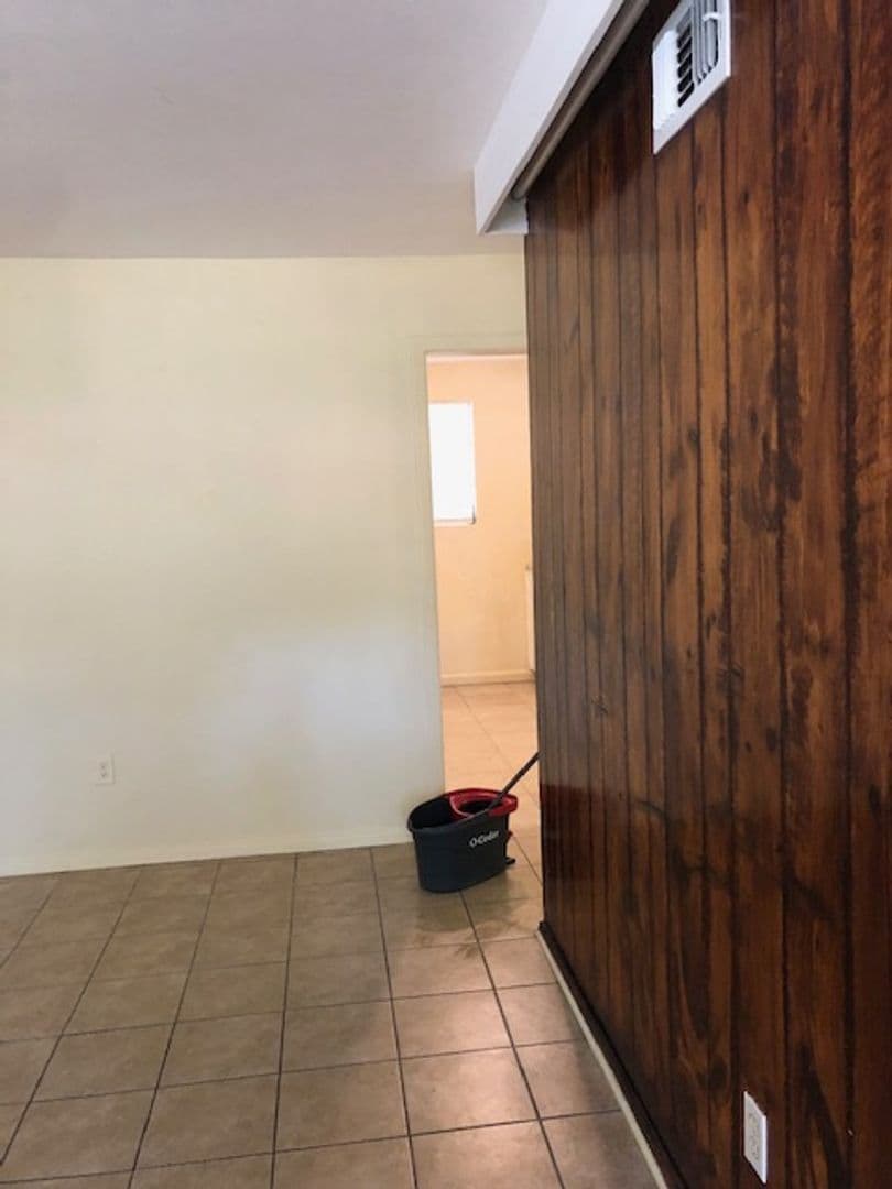 Savannah House: 5806 Fairview Ave