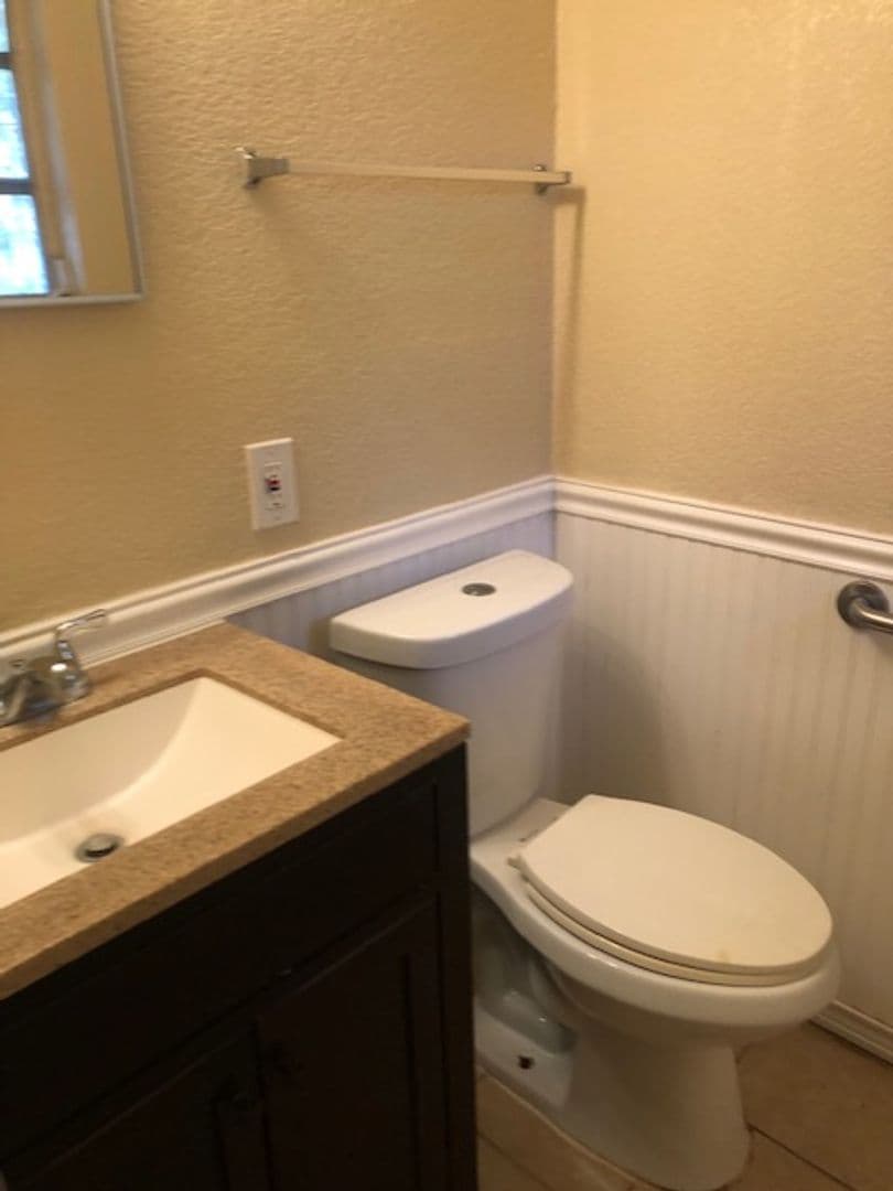 Savannah House: 5806 Fairview Ave