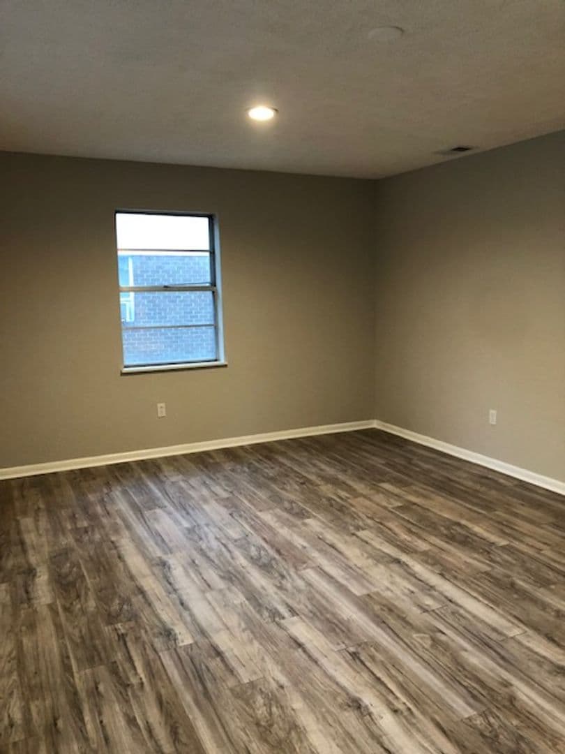 Savannah House: 9321 Dunwoody Dr