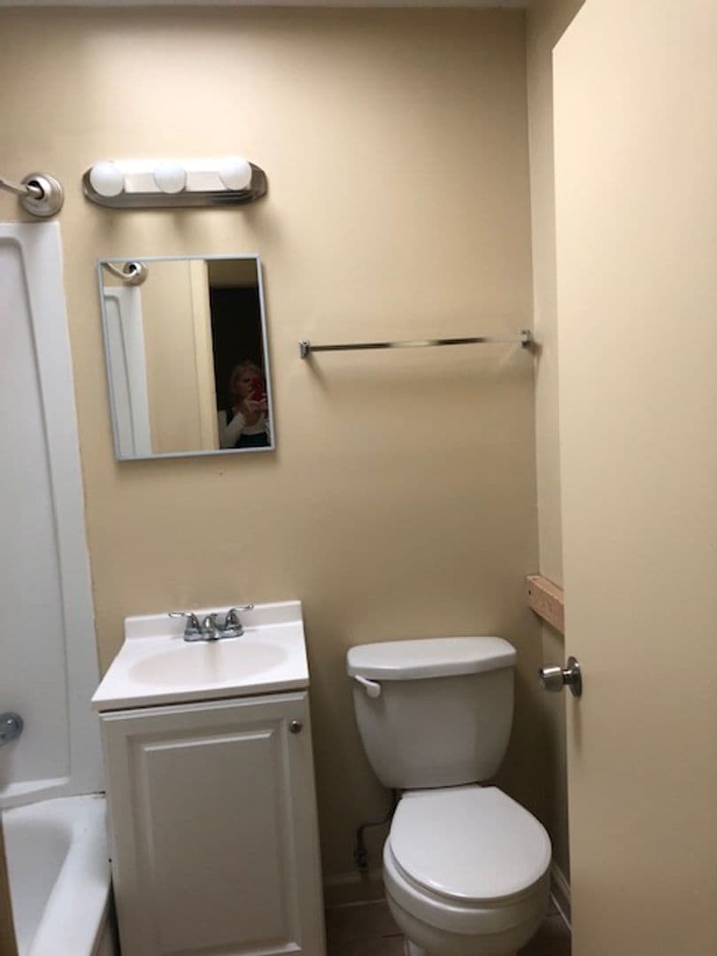 Savannah House: 5806 Fairview Ave