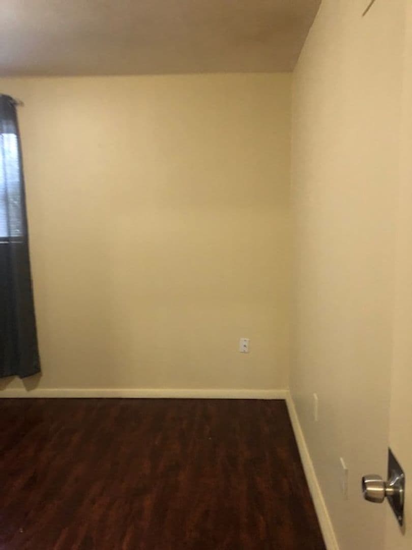 Savannah House: 5806 Fairview Ave
