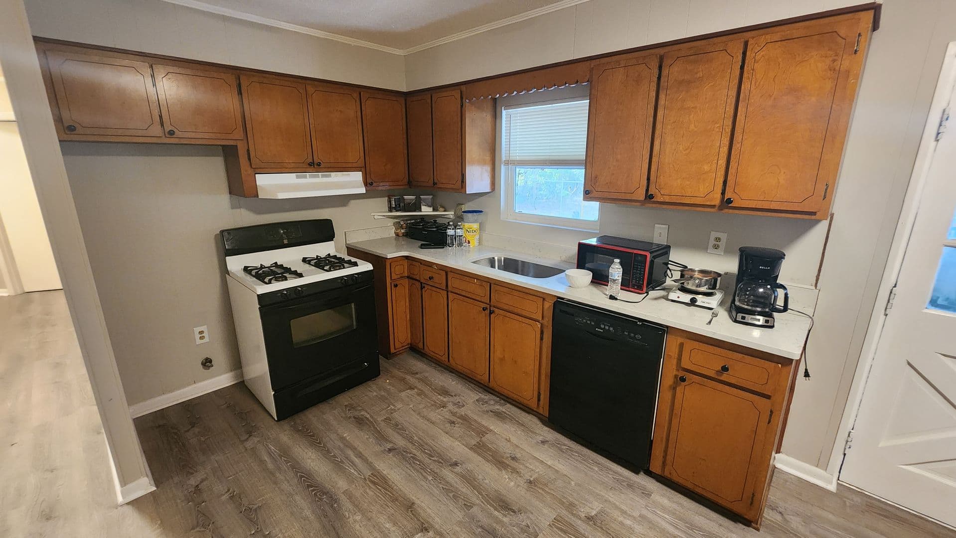 Bloomingdale House: 1003 E US Hwy 80