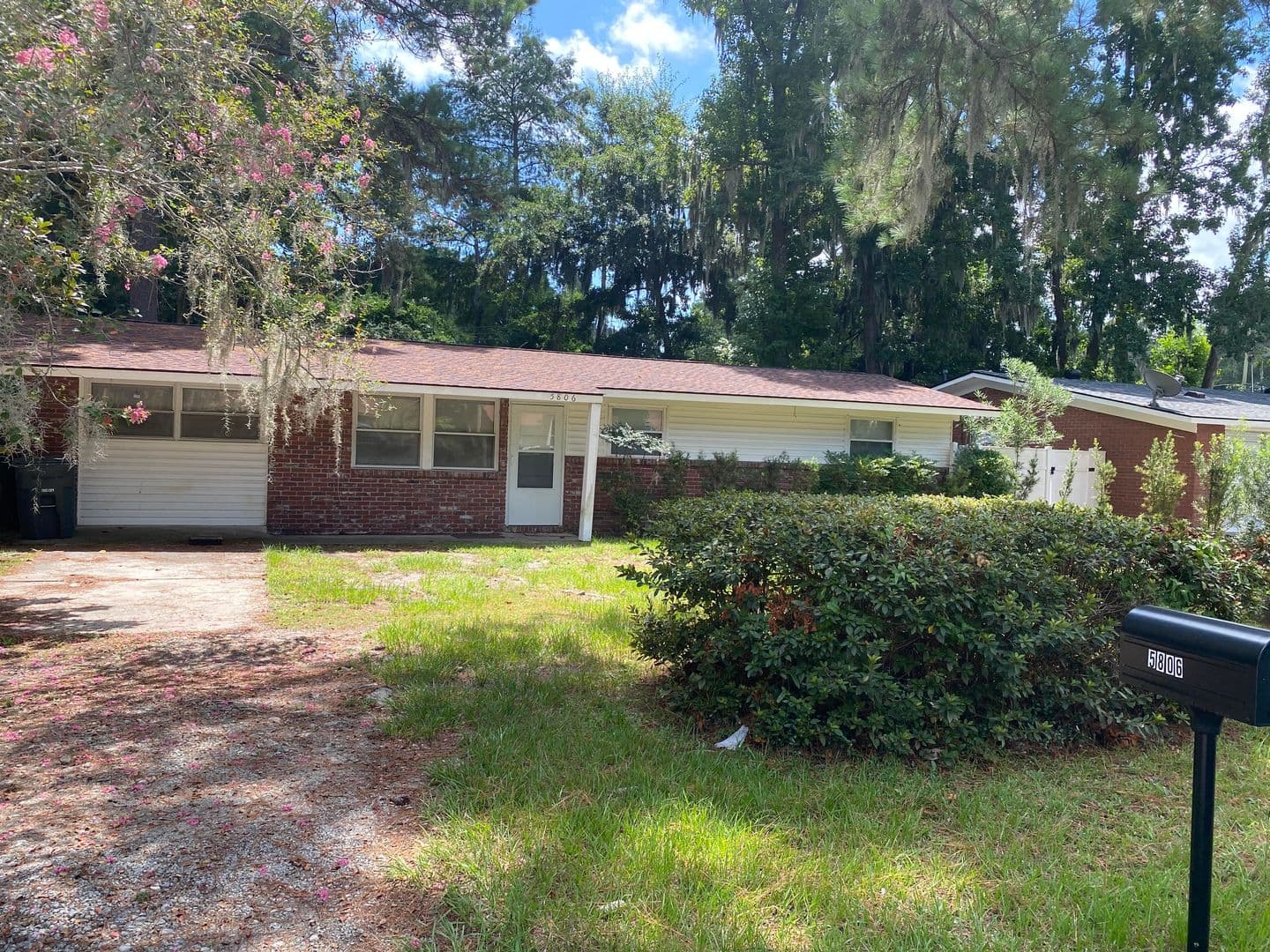 Savannah House: 5806 Fairview Ave