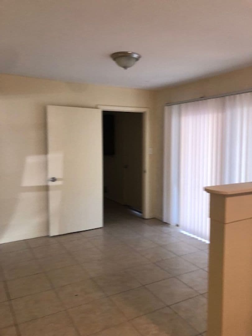 Savannah House: 5806 Fairview Ave