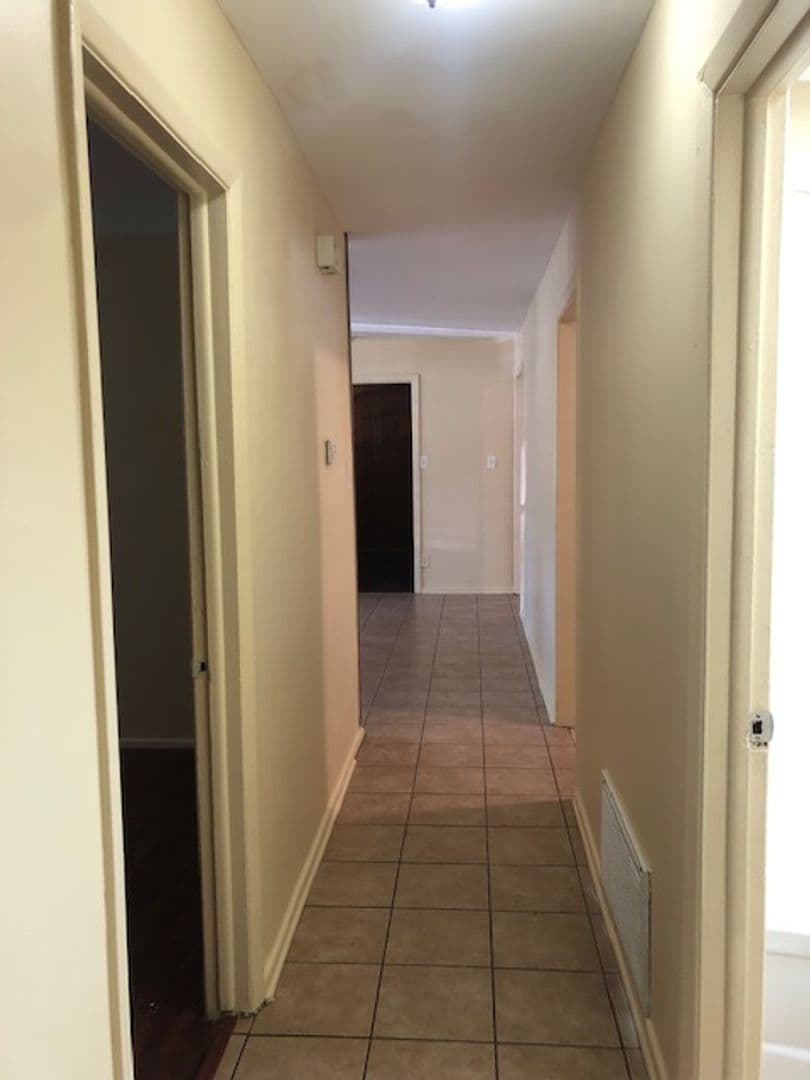 Savannah House: 5806 Fairview Ave