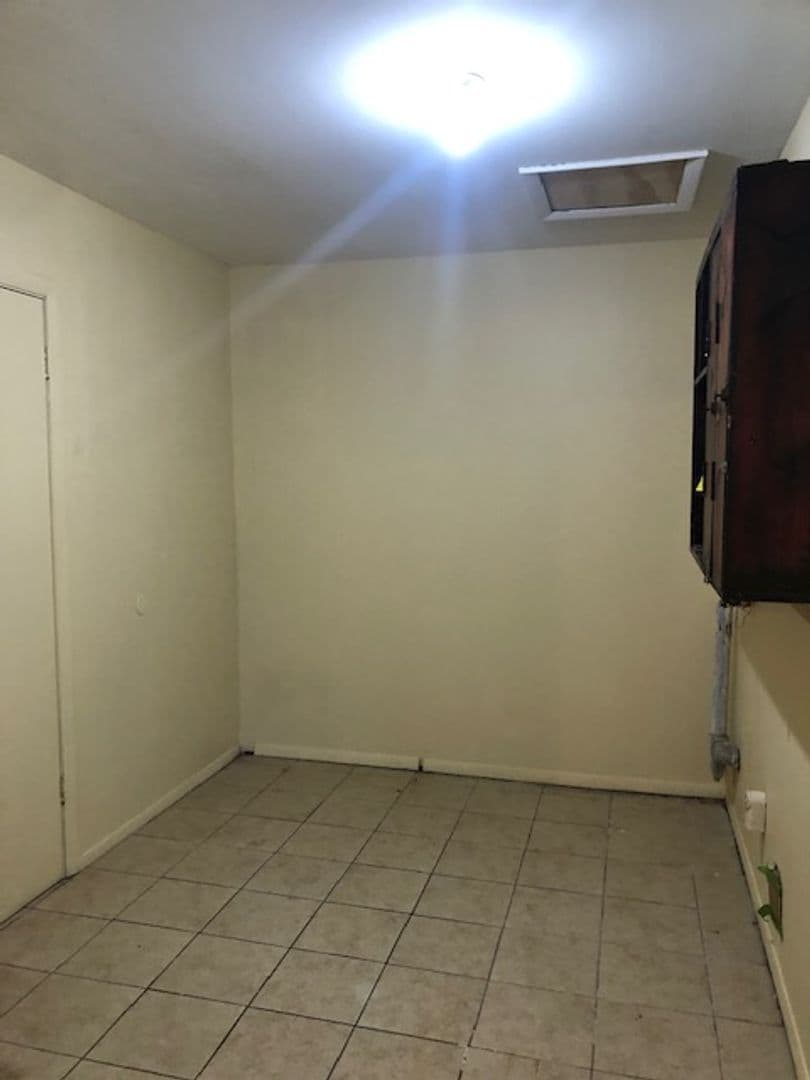 Savannah House: 5806 Fairview Ave