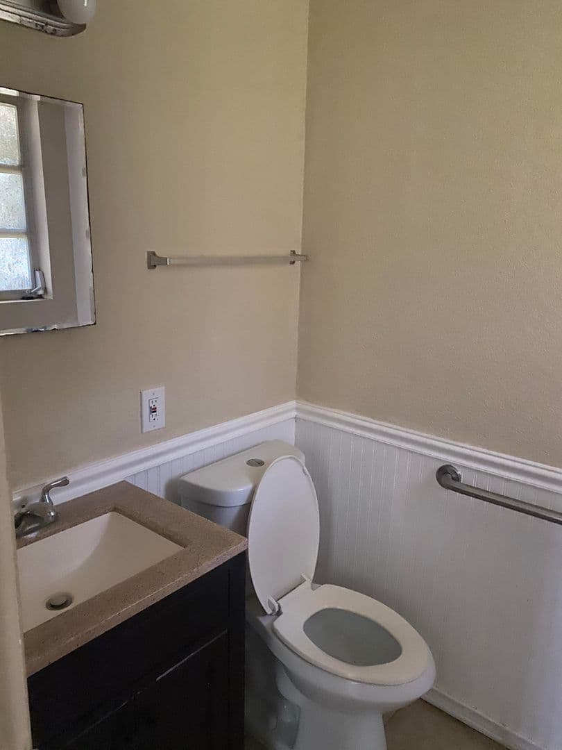 Savannah House: 5806 Fairview Ave