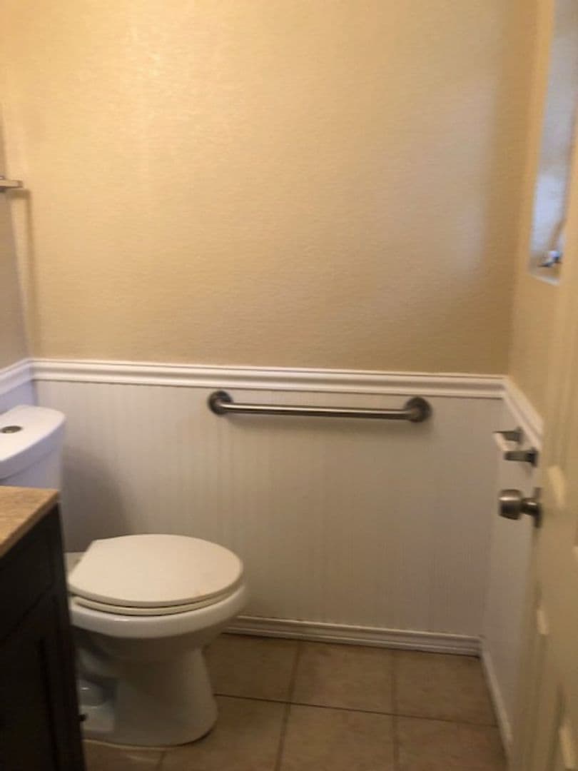Savannah House: 5806 Fairview Ave