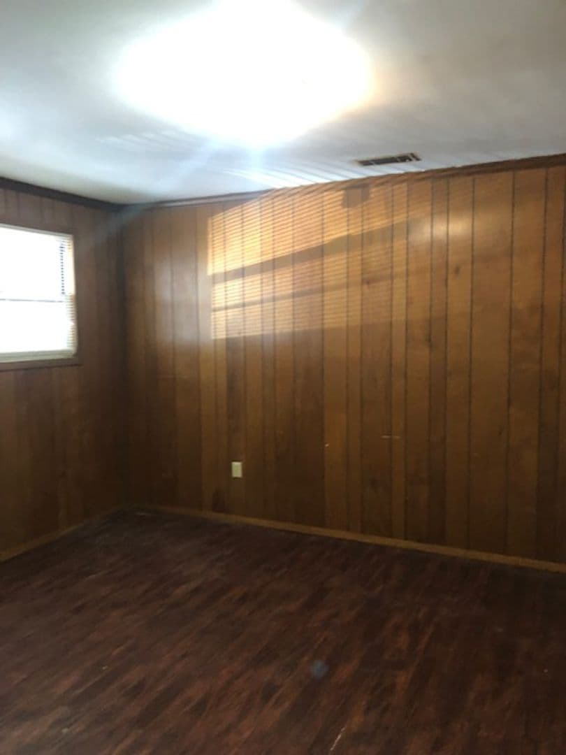 Savannah House: 5806 Fairview Ave