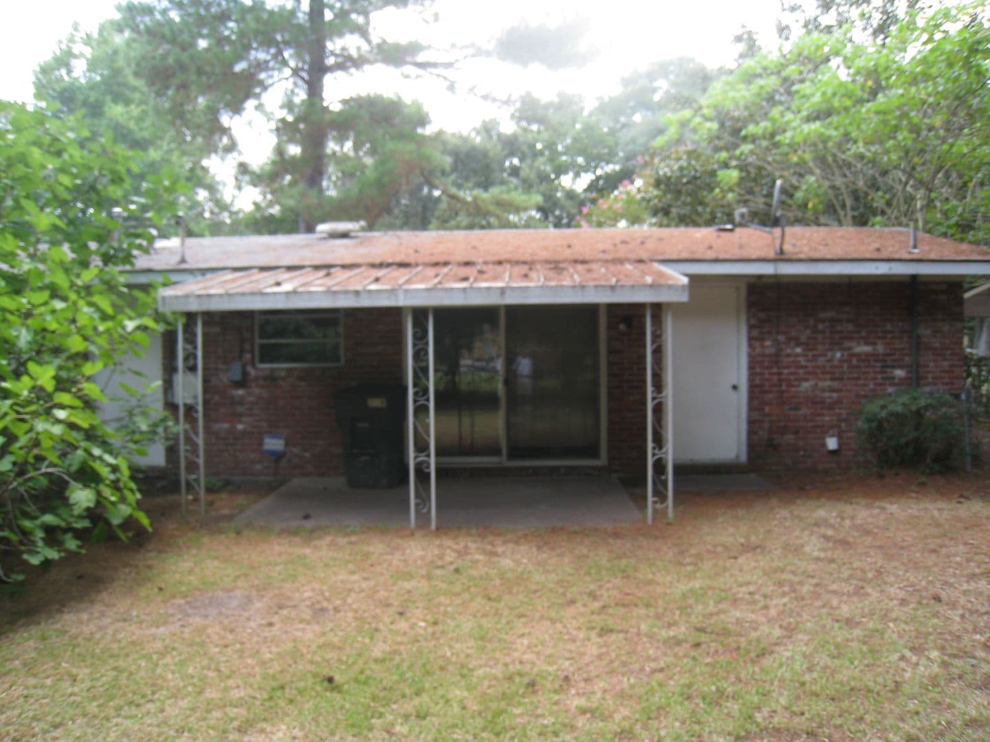 Savannah House: 5806 Fairview Ave