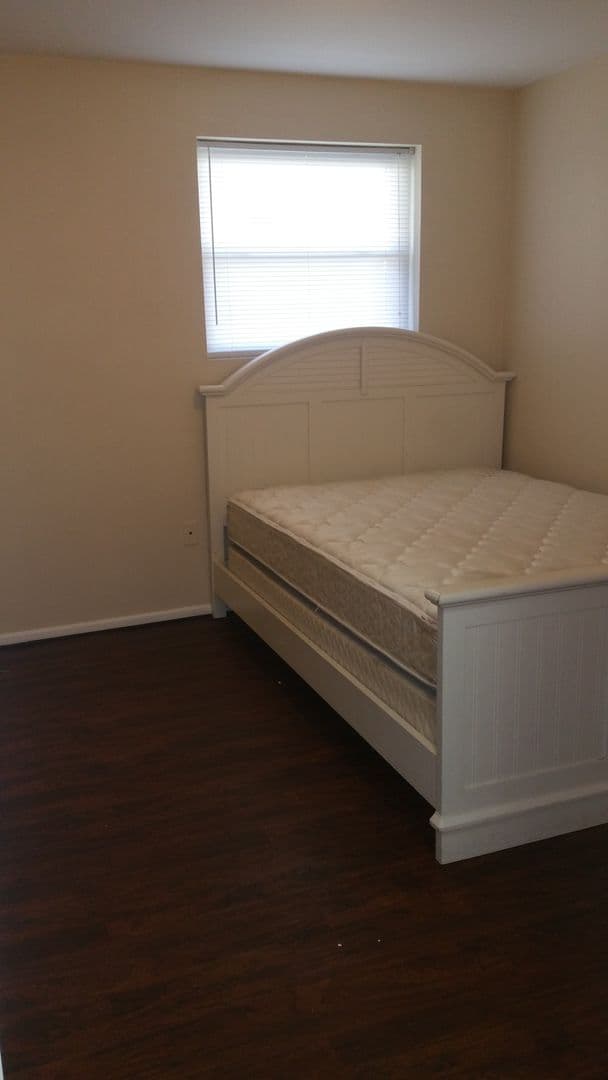 Savannah House: 5806 Fairview Ave